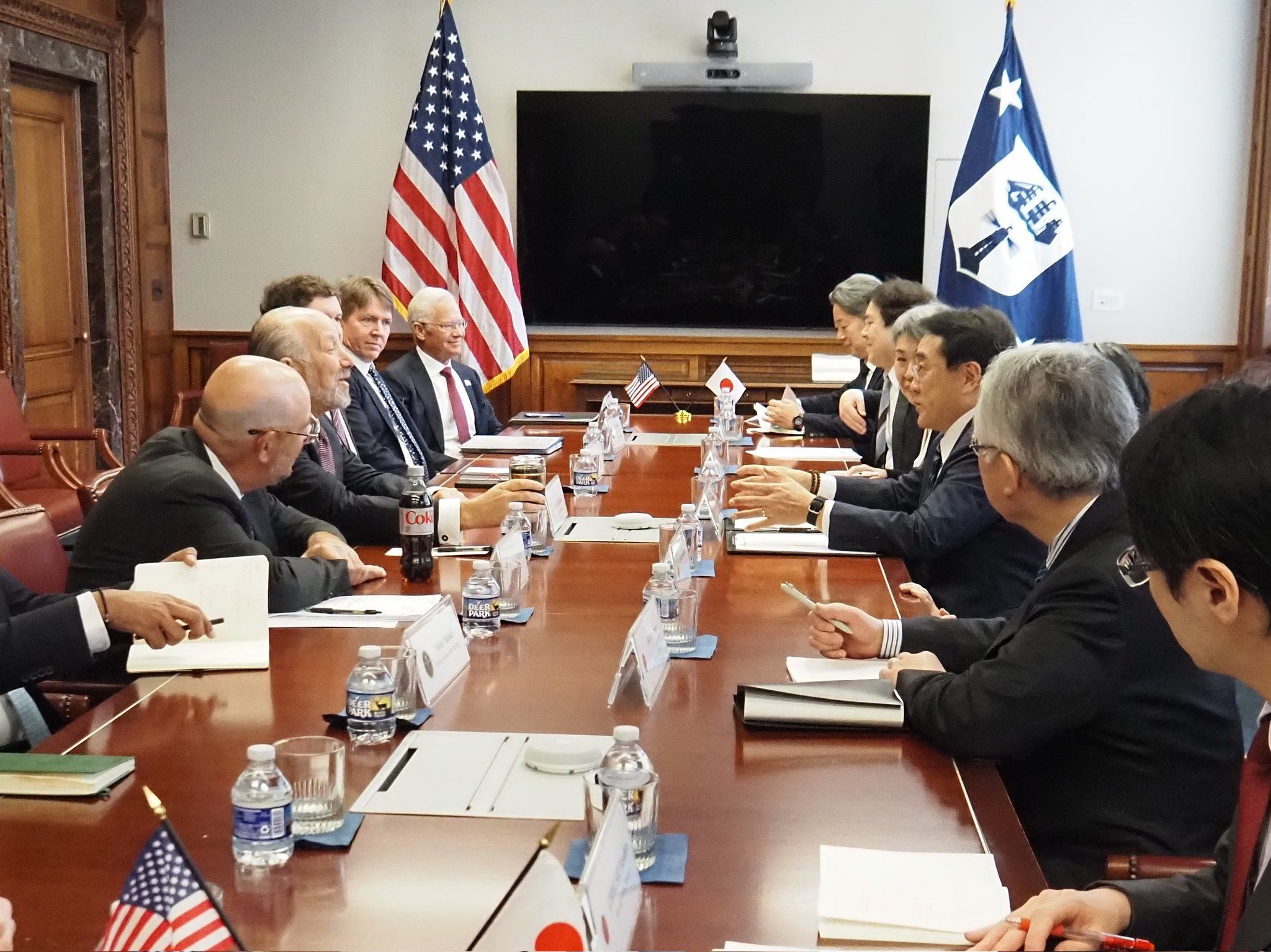 日本經濟產業大臣赤澤亮正再次前往華府，與美國商業部門談判。（取自經濟產業省粉專）