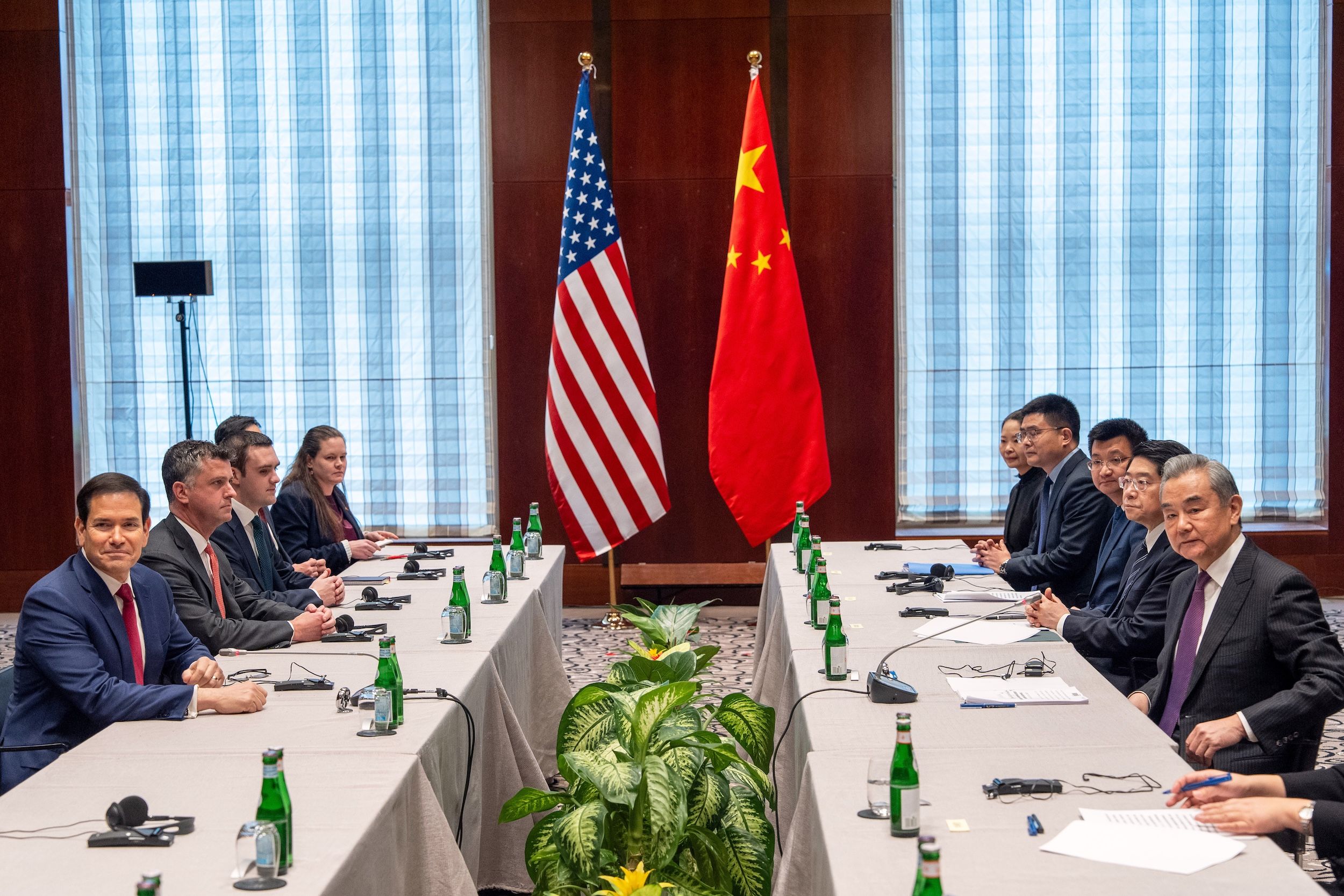 2026年2月13日，在德國慕尼黑舉行的慕尼黑安全會議期間，美國國務卿魯比歐與中國外交部長王毅舉行雙邊會議。（美聯社）