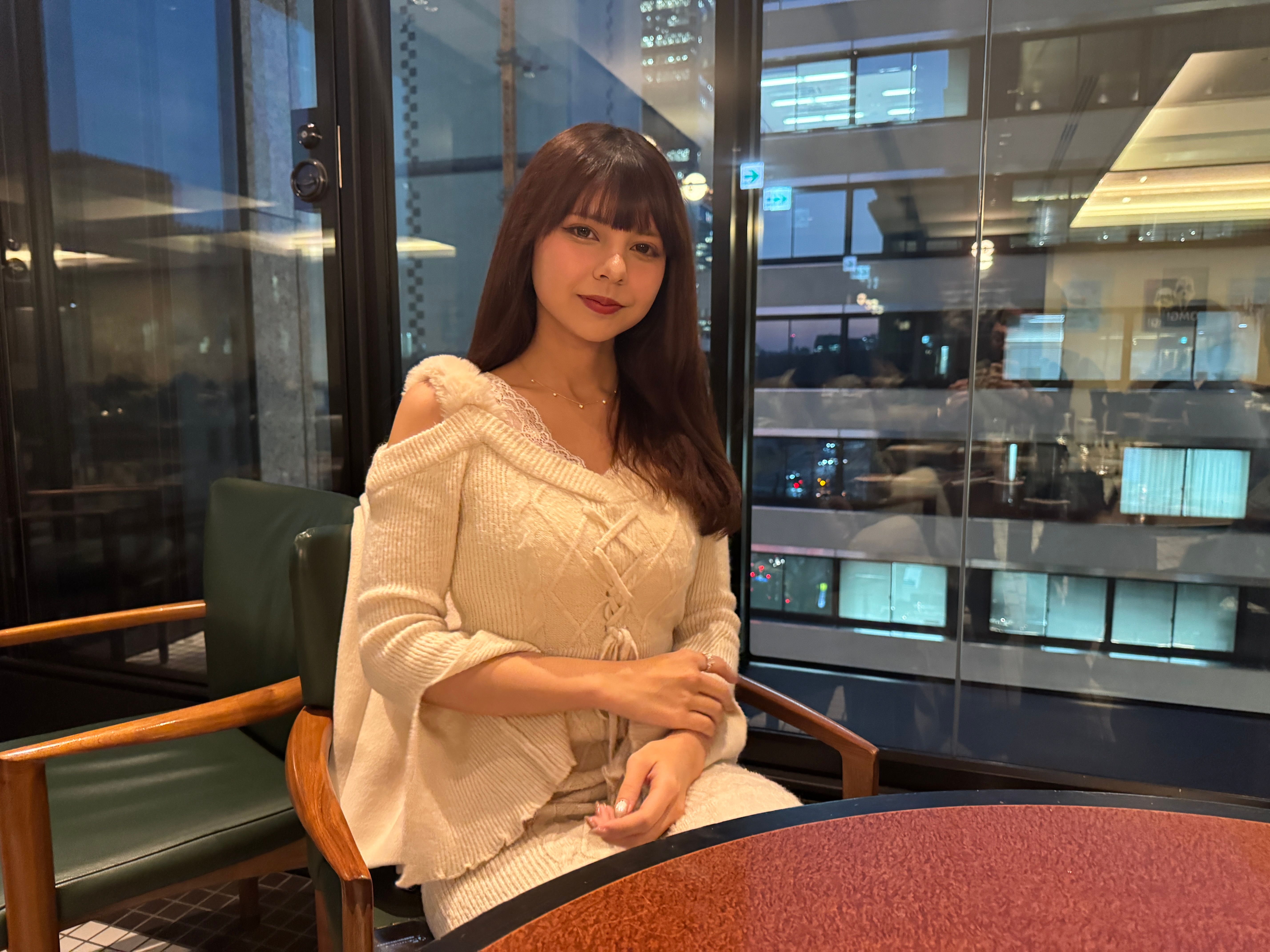 台湾・ヨルダンハーフモデルのLINAは、多言語能力とユニークな背景を武器に東京のファッション界で高い適応力を発揮し、プロフェッショナルなファッションウィークのランウェイを目指している。黃信維