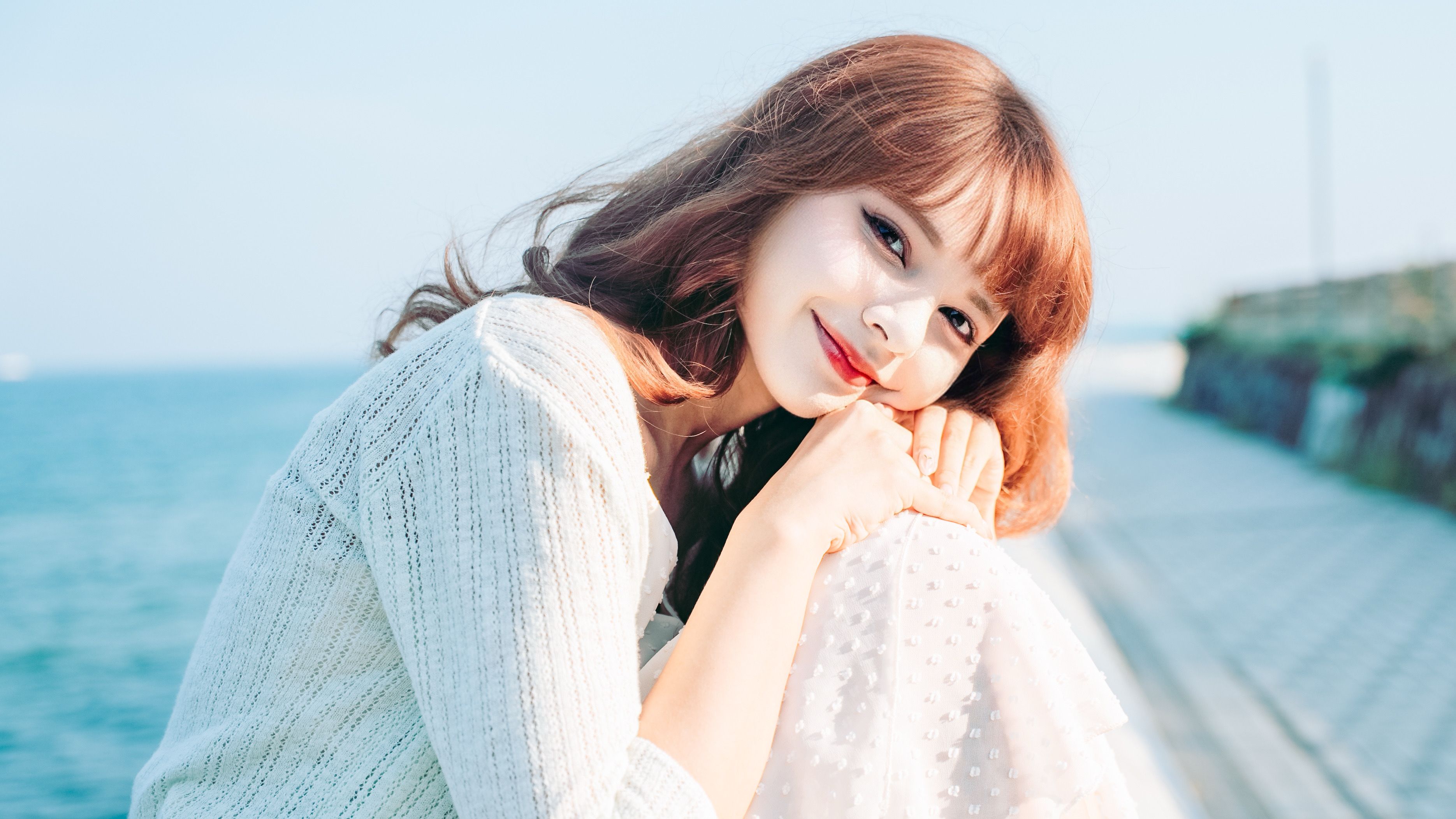 台湾・ヨルダンハーフモデルのLINAは、多言語能力とユニークな背景を武器に東京のファッション界で高い適応力を発揮し、プロフェッショナルなファッションウィークのランウェイを目指している。LINA