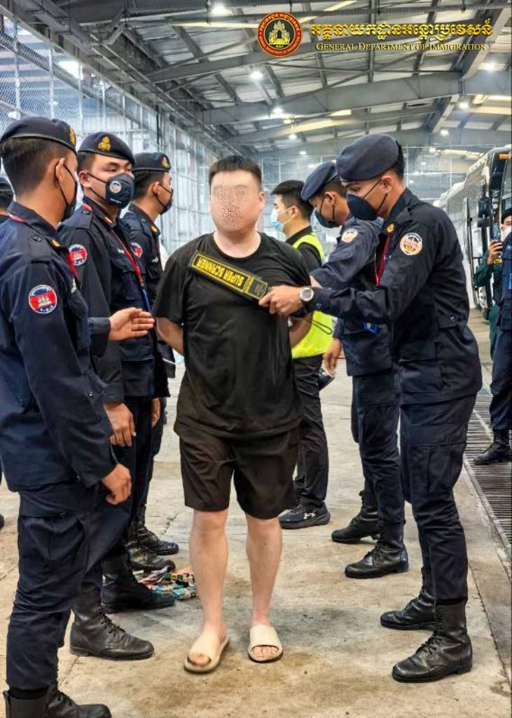 為了洗刷詐騙國度污名，柬埔寨大力掃蕩境內詐騙集團，並大量遣返相關犯罪人士。（取自柬國移民部粉專）