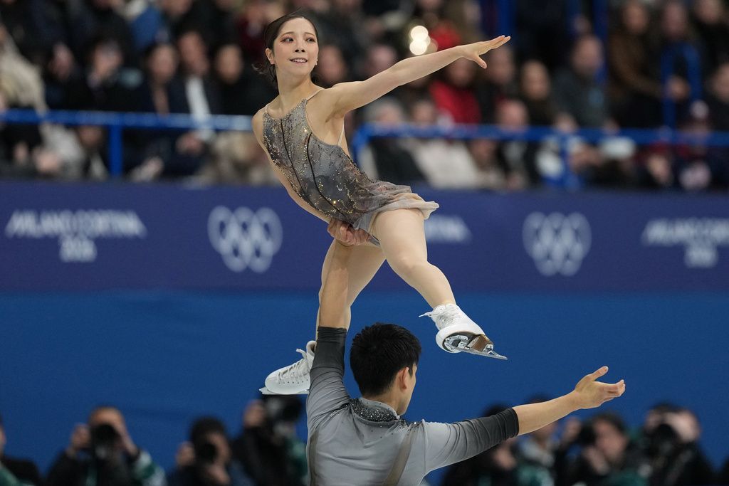 日本雙人花式滑冰選手三浦璃來與木原龍一，成功上演逆轉奪金。（美聯社）