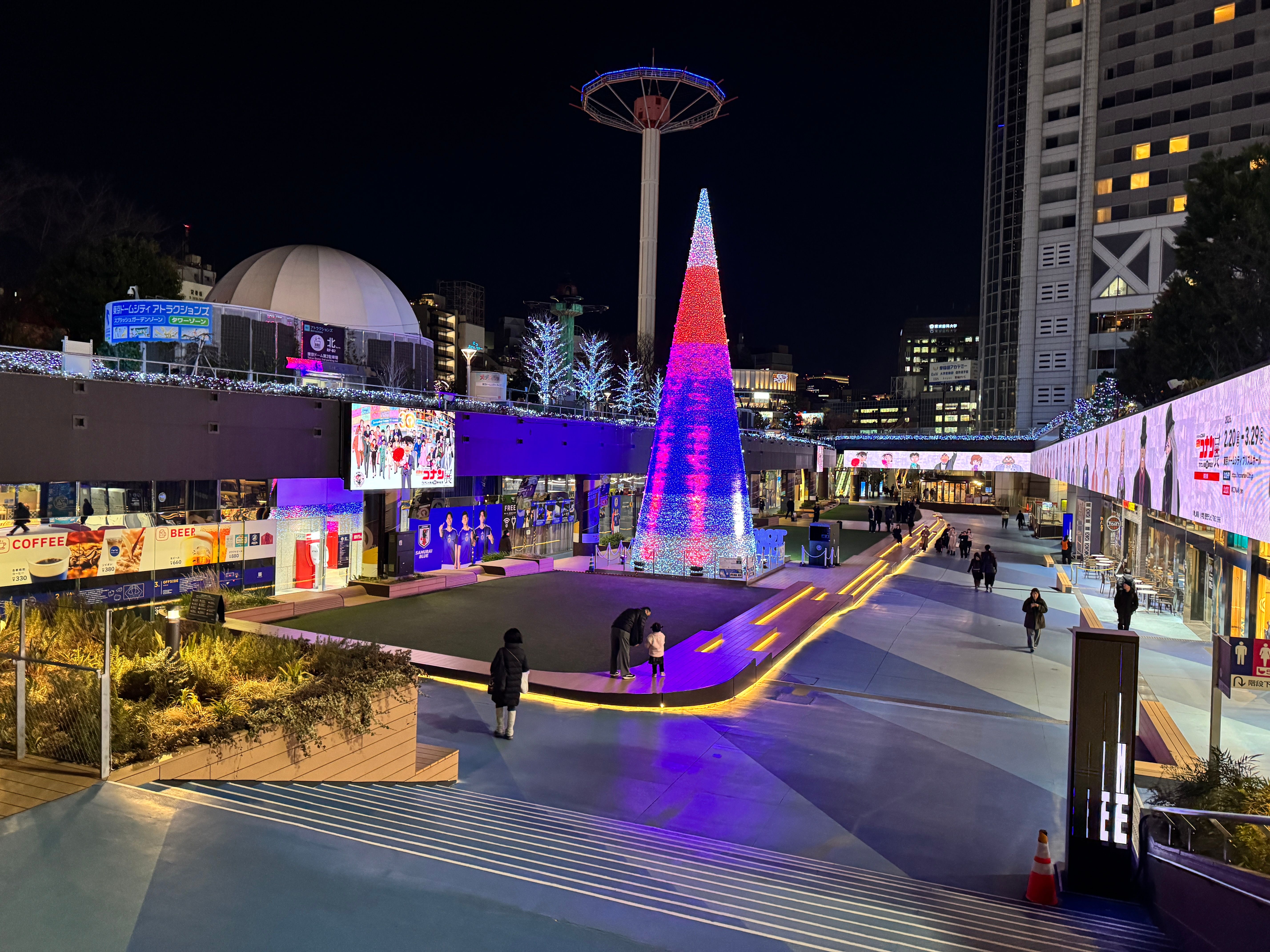 青山剛昌氏や声優陣が登壇した「名探偵コナン」放送30周年記念展のセレモニーが開催され、制作の裏話や全国12都市を巡る展覧会の全貌、2026年4月公開の劇場版最新作への期待が語られた。黃信維攝影、© 青山剛昌／小学館・読売テレビ・TMS 1996