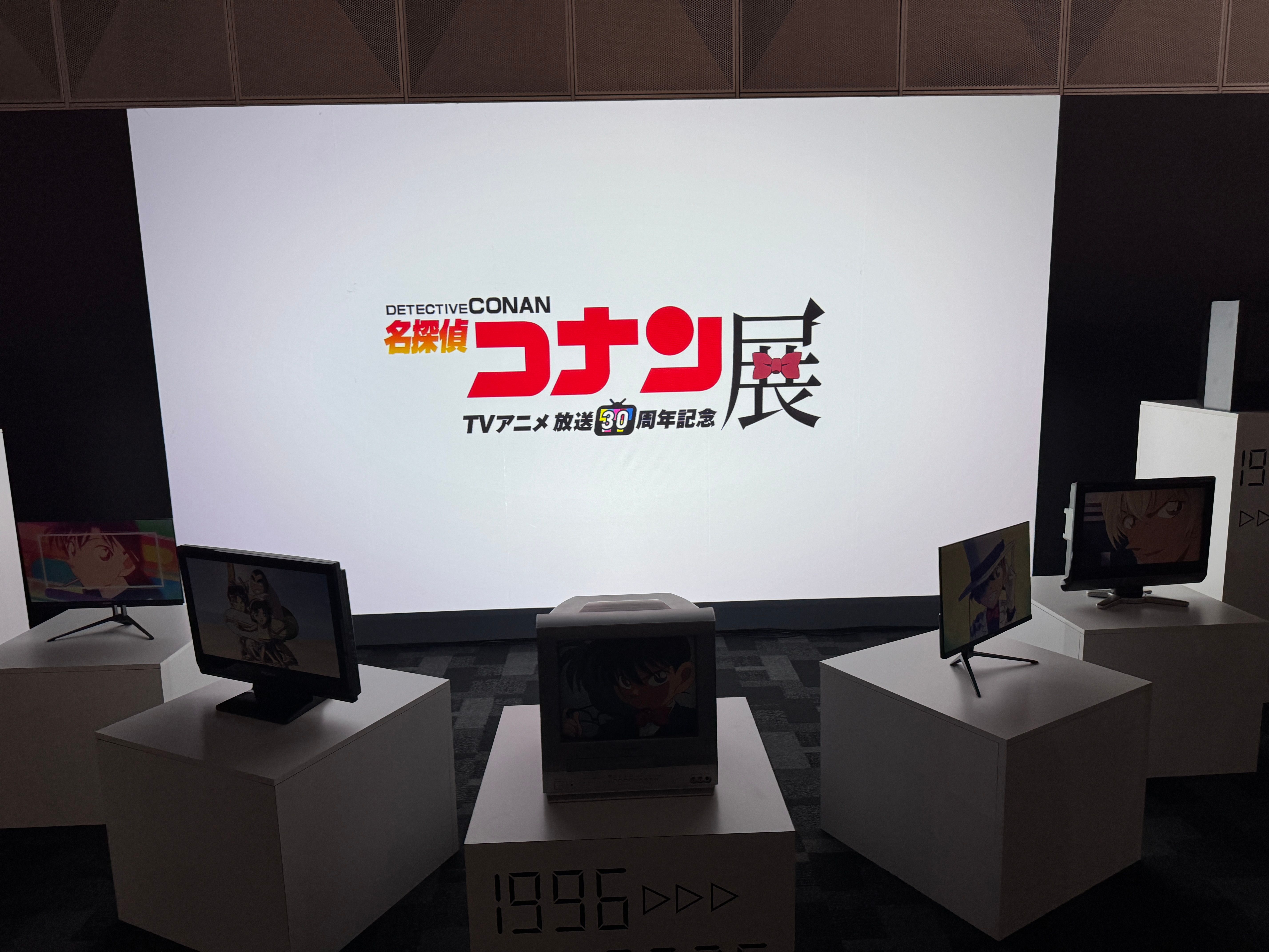 青山剛昌氏や声優陣が登壇した「名探偵コナン」放送30周年記念展のセレモニーが開催され、制作の裏話や全国12都市を巡る展覧会の全貌、2026年4月公開の劇場版最新作への期待が語られた。黃信維攝影、© 青山剛昌／小学館・読売テレビ・TMS 1996