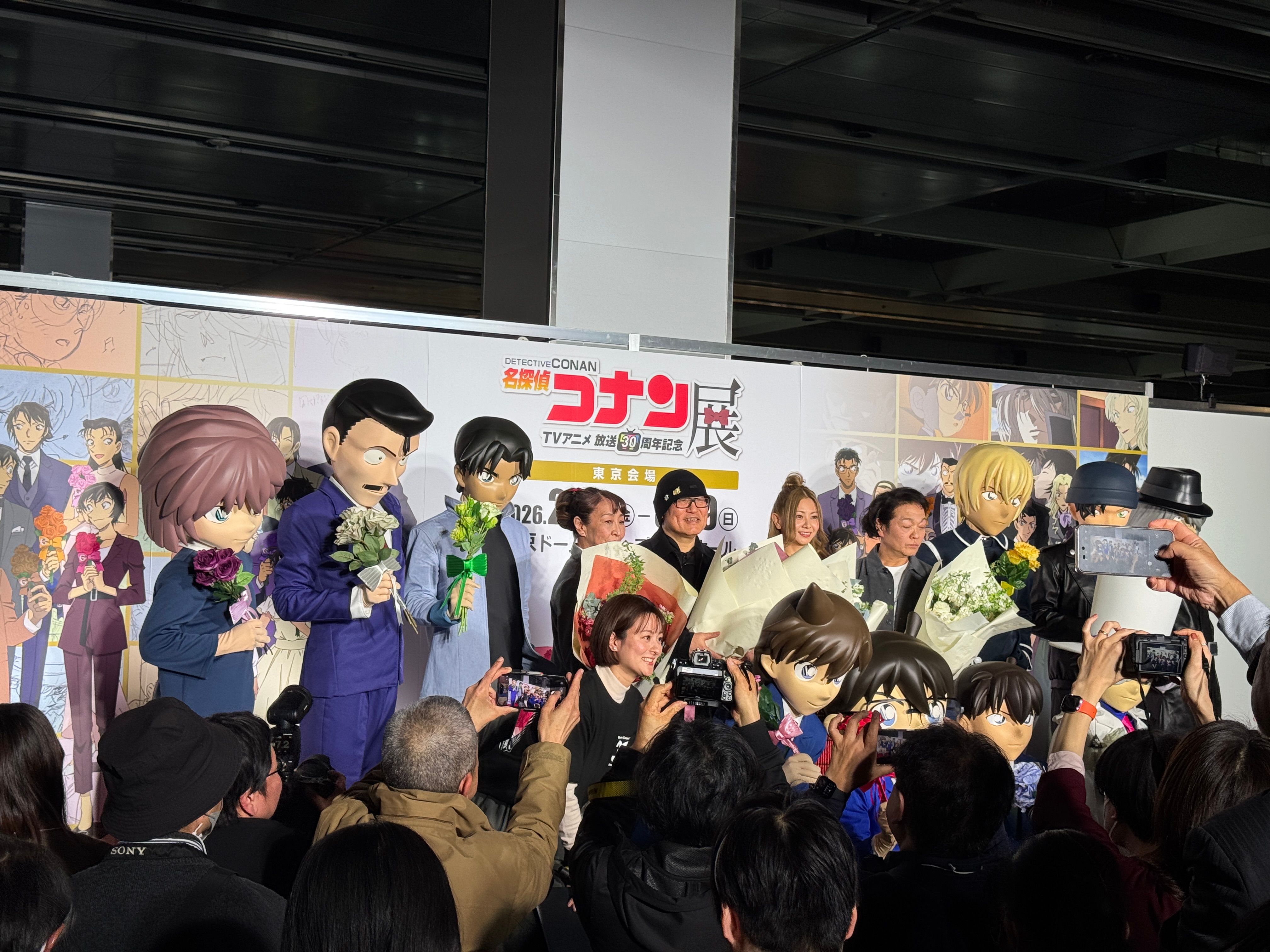 青山剛昌氏や声優陣が登壇した「名探偵コナン」放送30周年記念展のセレモニーが開催され、制作の裏話や全国12都市を巡る展覧会の全貌、2026年4月公開の劇場版最新作への期待が語られた。黃信維攝影、© 青山剛昌／小学館・読売テレビ・TMS 1996