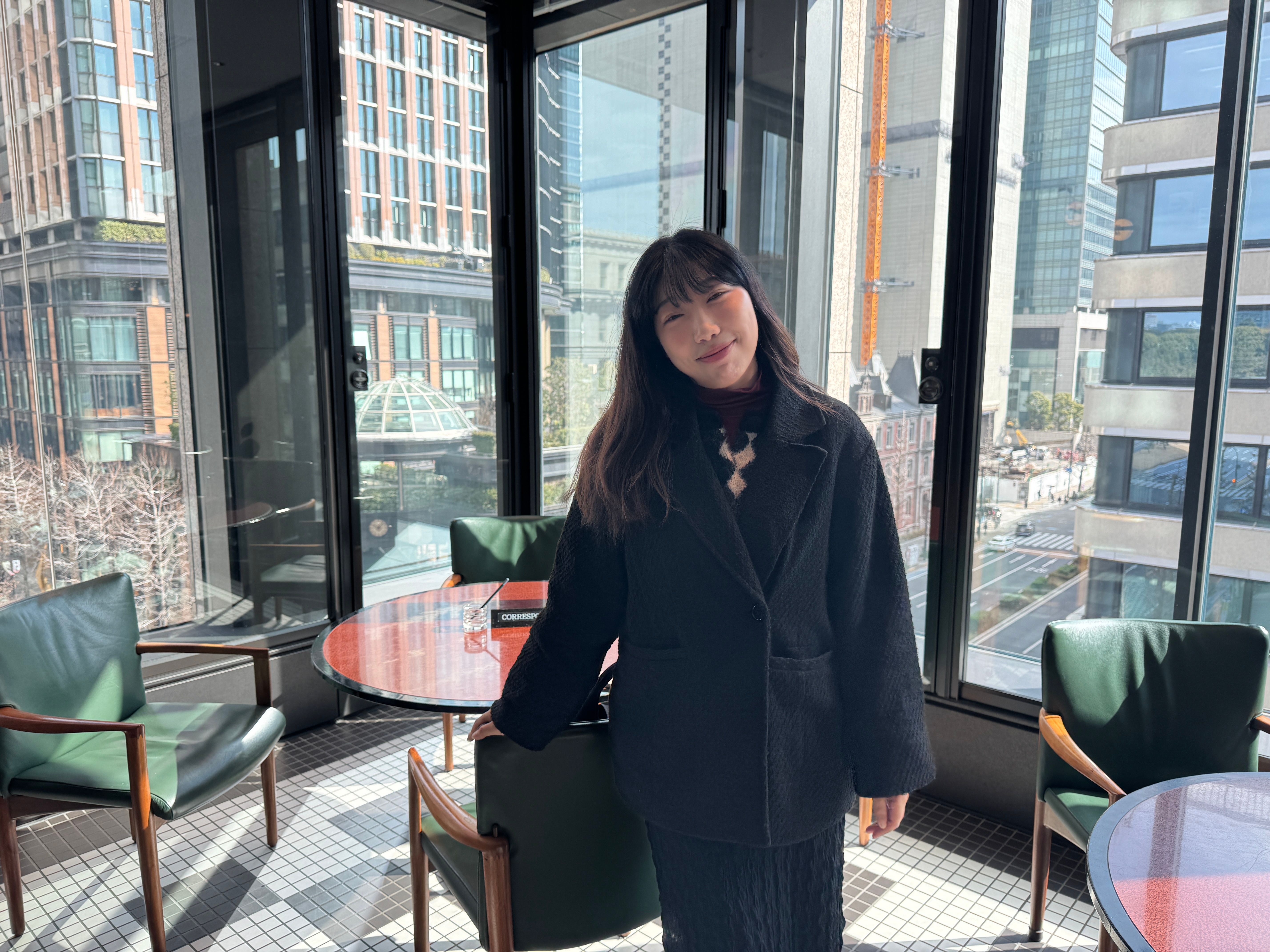 元台北の不動産仲介業者小于が東京の不動産市場の現状と取引文化の違いを解説し、台湾人投資家に対しタワーマンションや民泊投資の落とし穴を避けるよう呼びかけた。黃信維