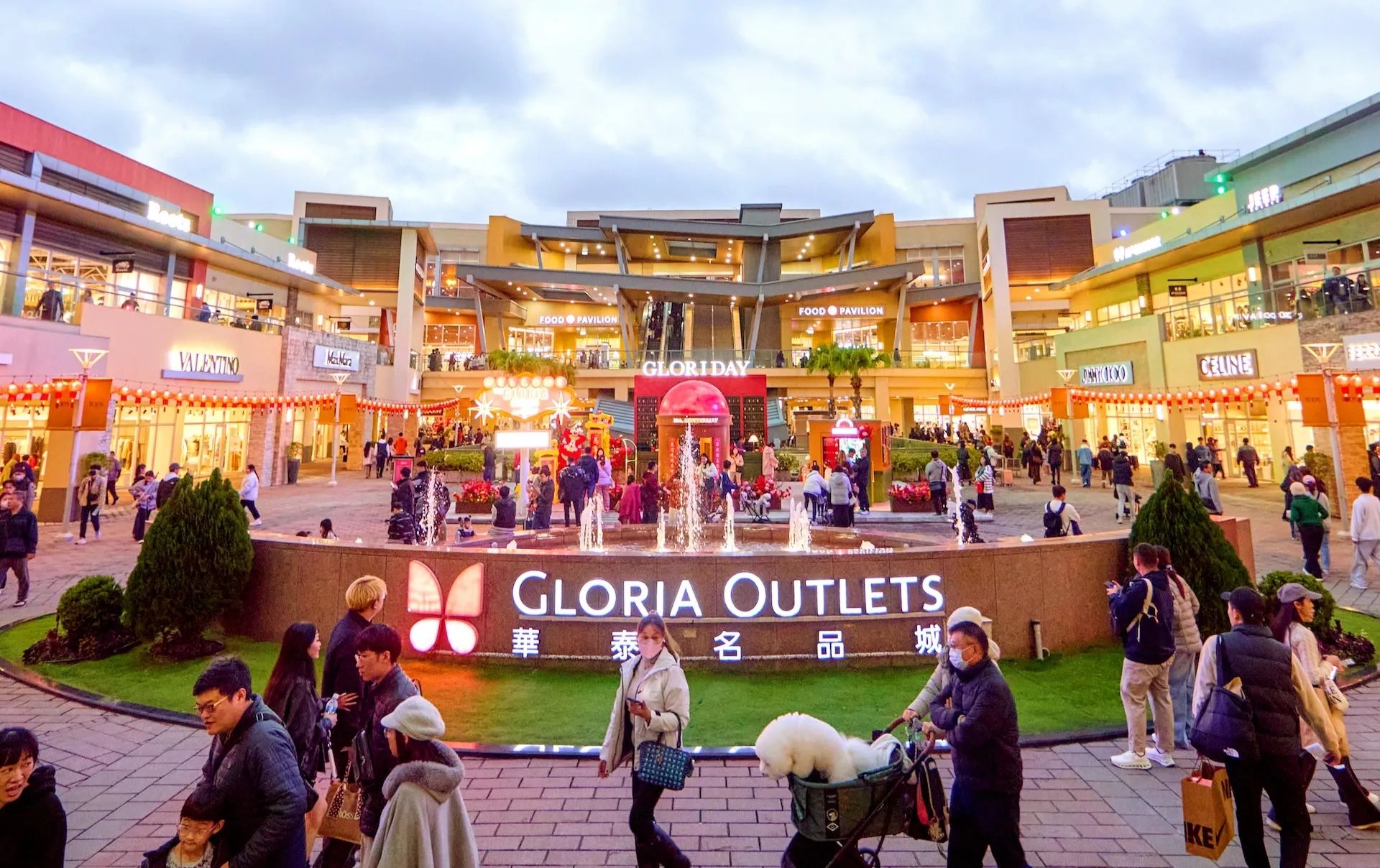 華泰名品城是全台規模最大的露天美式購物中心,同時也是台灣首座國際級折扣名品購物城。(圖/GLORIA OUTLETS 華泰名品城臉書粉專)