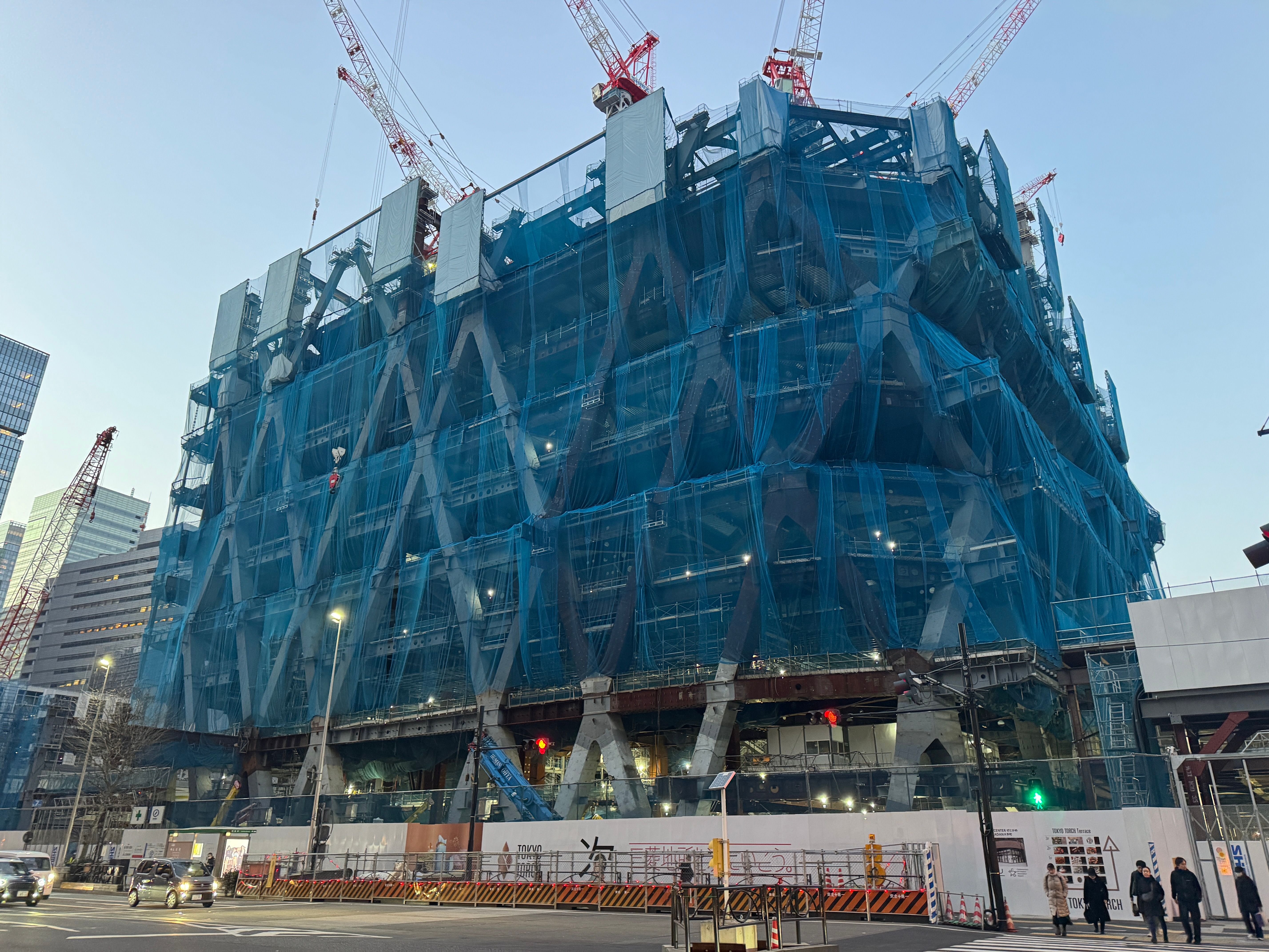 三菱地所は130年に及ぶ丸の内の歴史を継承し、かつての陸軍用地を世界的なビジネスセンターへと進化させ続けている。黃信維攝