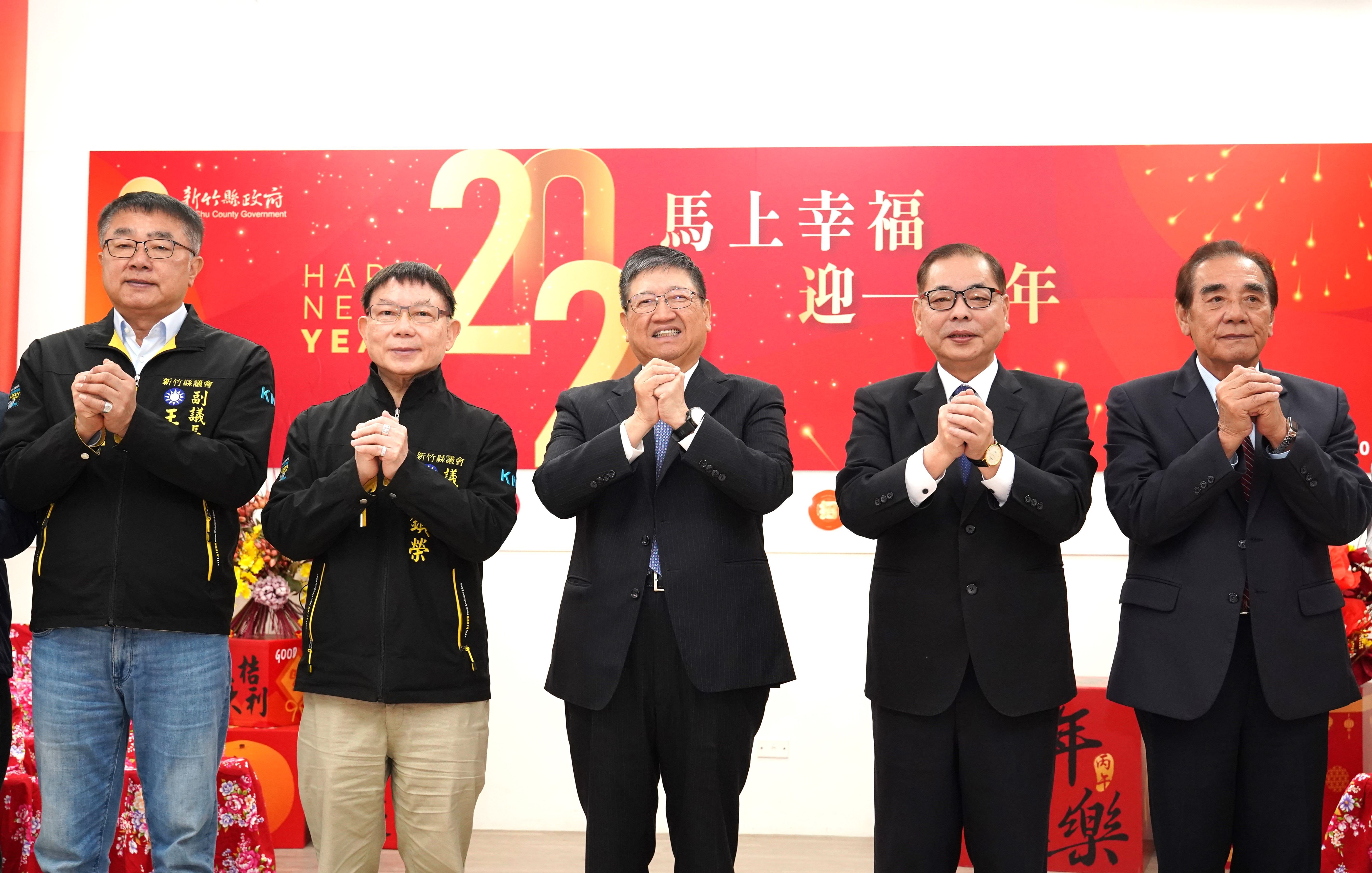 縣長楊文科（中）表示，這是他8年任期的最後一次春節團拜，期待未來能為新竹縣帶來更好福祉。（圖／新竹縣政府提供）