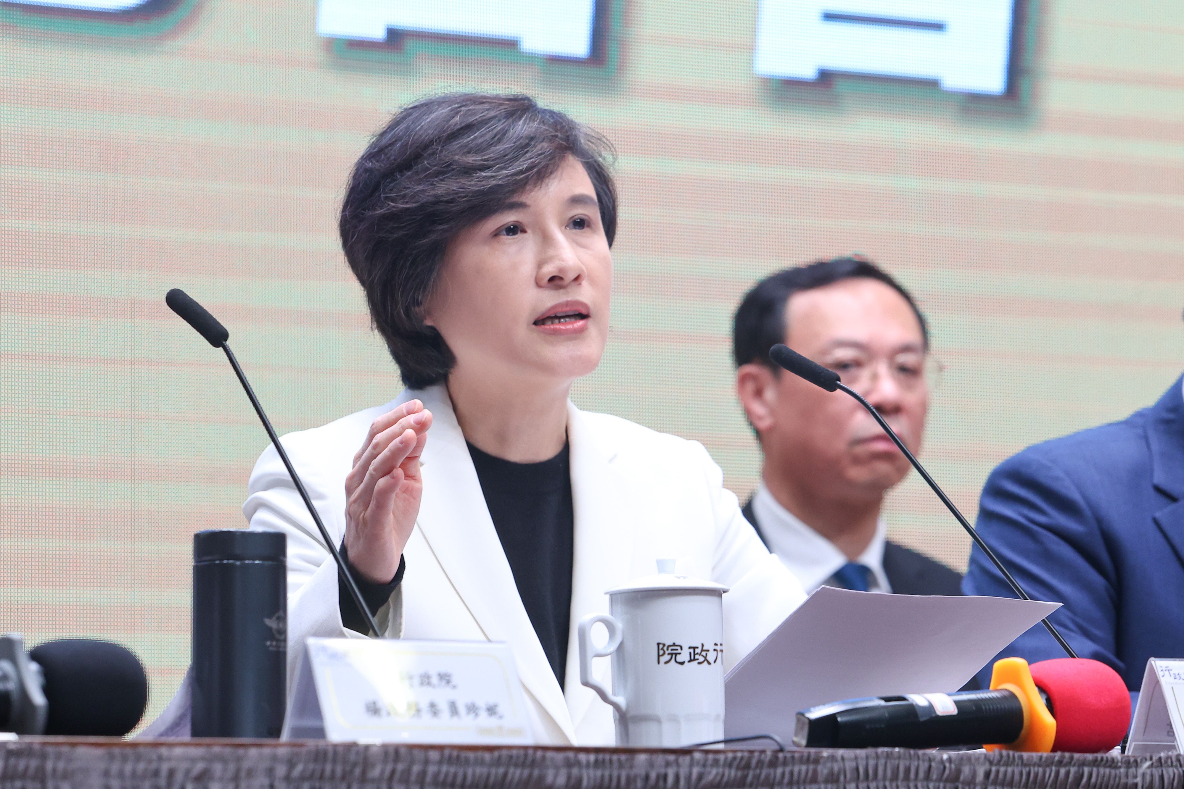 20260224-行政院副院長鄭麗君24日舉行「關稅最新情勢說明記者會」。（顏麟宇攝）
