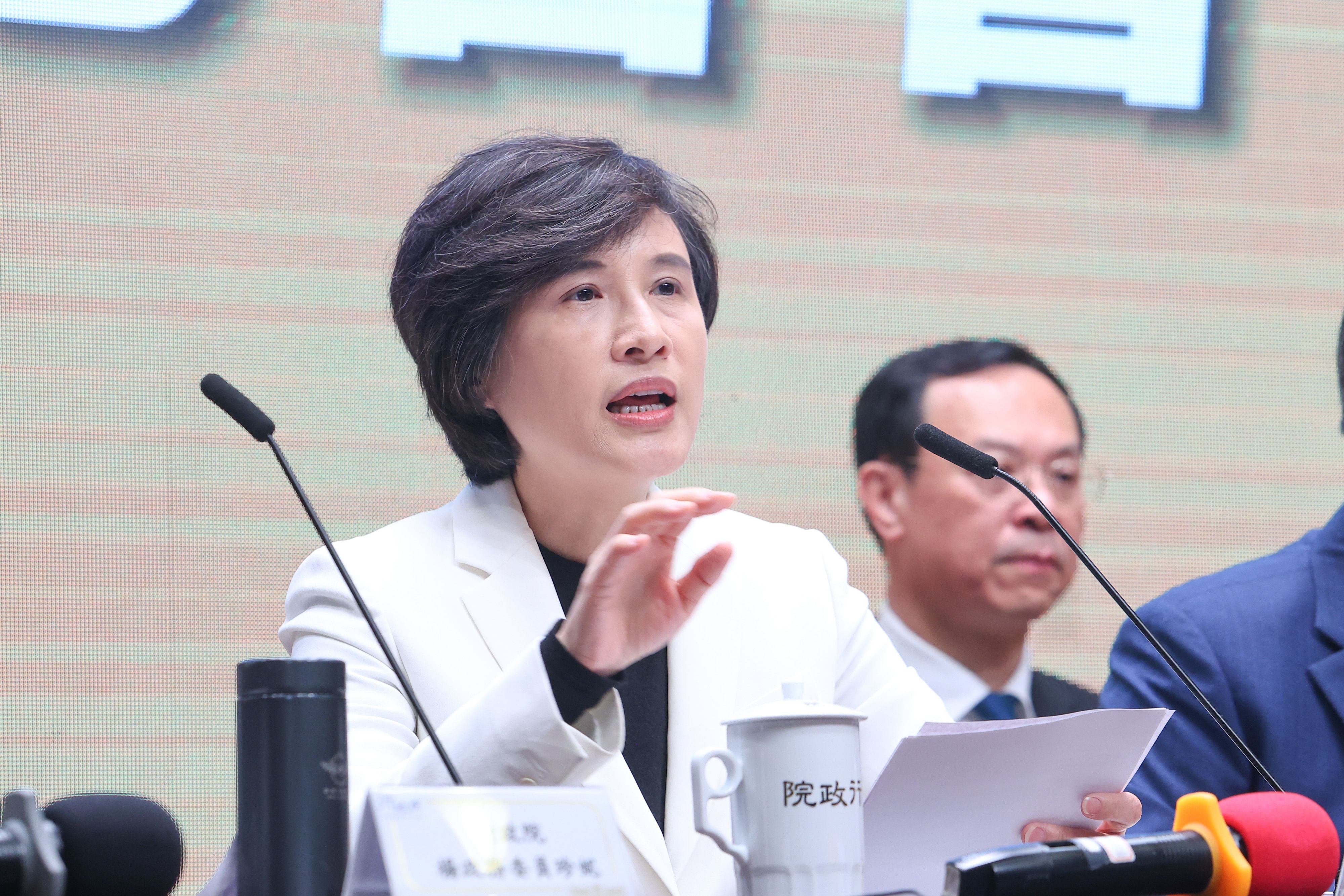 20260224-行政院副院長鄭麗君24日舉行「關稅最新情勢說明記者會」。（顏麟宇攝）