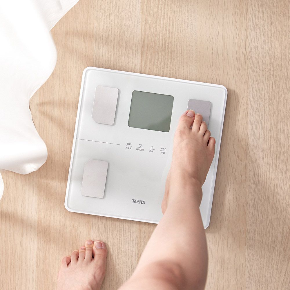 「腳點（Leg Score）」功能，更是目前全球獨有的專利指標。它能將腿部肌肉量與體重進行交叉運算，轉換為 50 到 150 分的具體數值。（圖／Tanita提供））