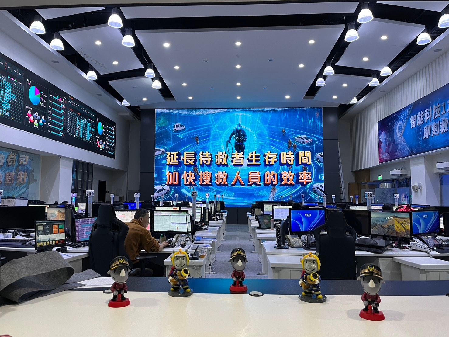 以智慧指揮系統與科技設備為後盾，新北市消防局在「延長待救者生存時間、加快搜尋救人員的效率」目標下持續精進救災能力，守護每一位市民的生命安全。(圖／新北市政府消防局提供)