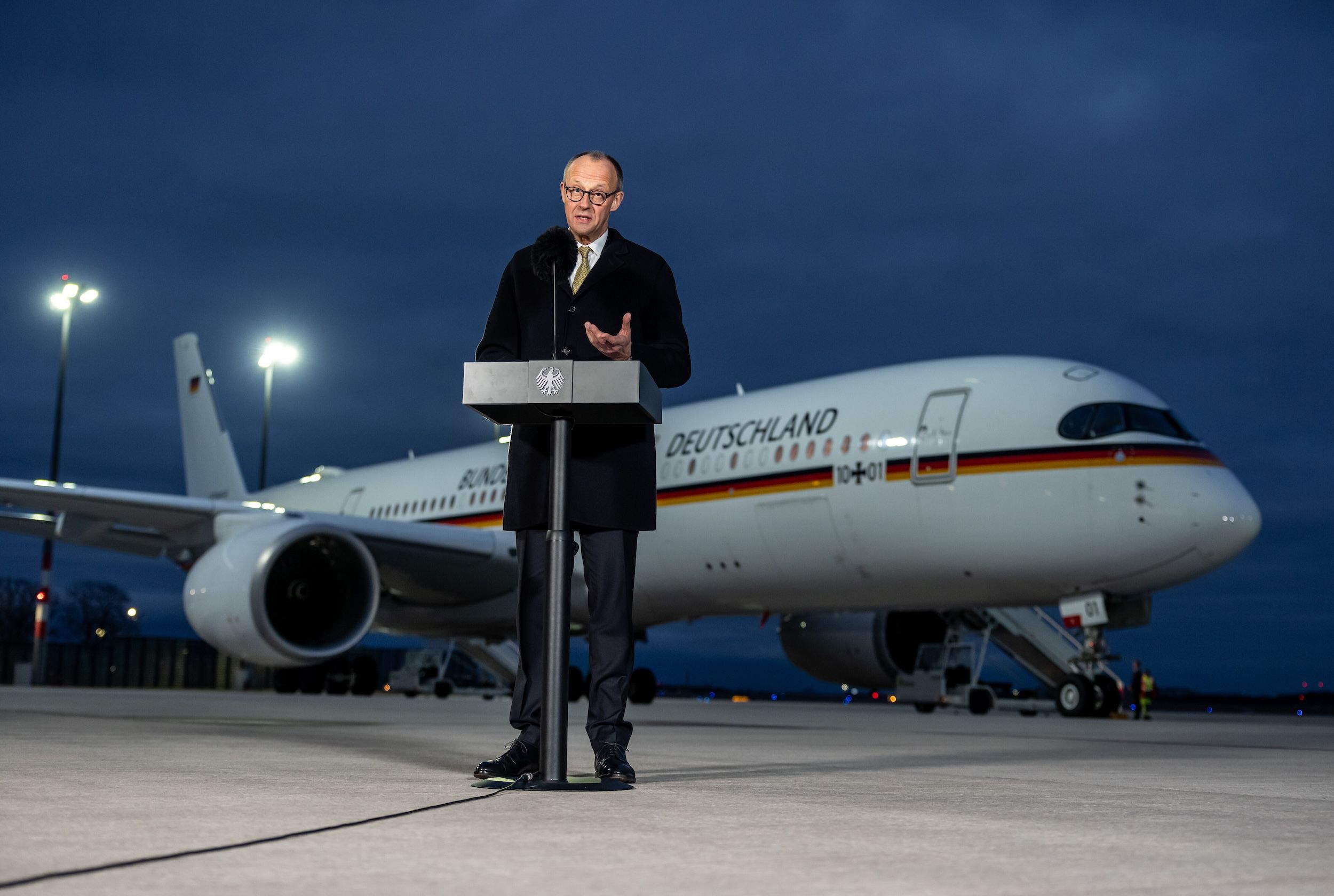 2026年2月24日，德國聯邦總理梅爾茨在勃蘭登堡召開記者會，隨後啟程前往中國。（美聯社）