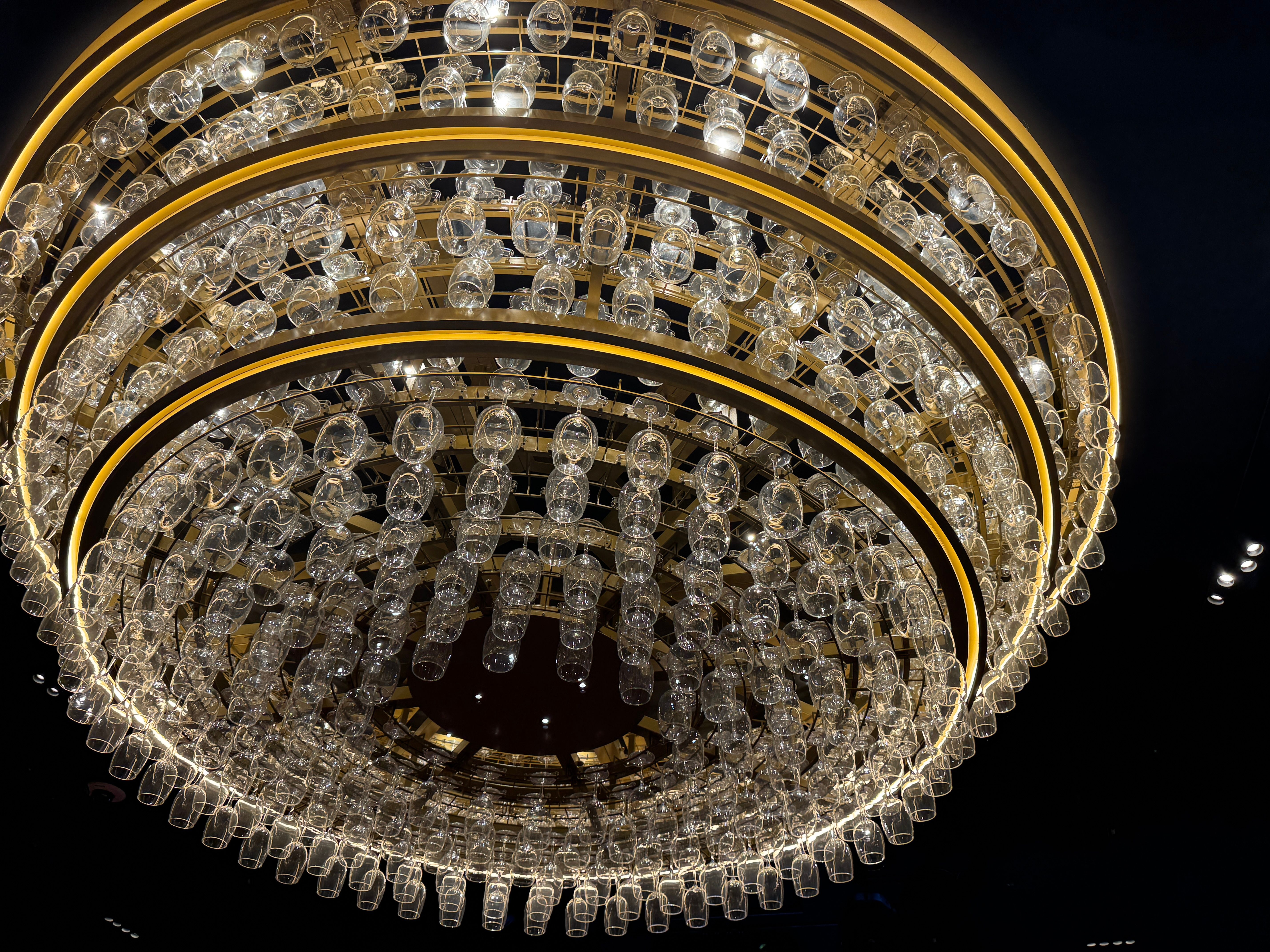 中田英寿氏が手掛ける「CRAFT SAKE WEEK」が10周年を迎え、過去最大の130蔵と20の有名店を集めて六本木ヒルズで13日間にわたり開催される。黃信維