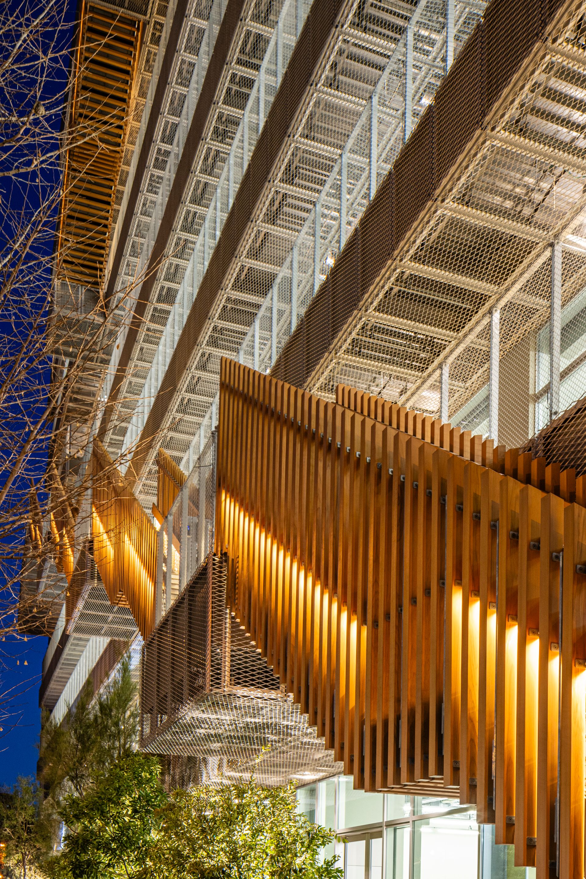 東京建物が品川駅高輪口に、自然やまちとのつながりを重視した次世代型オフィス「Ave. Takanawa」を3月2日に開業する。アベニュー高輪PR事務局