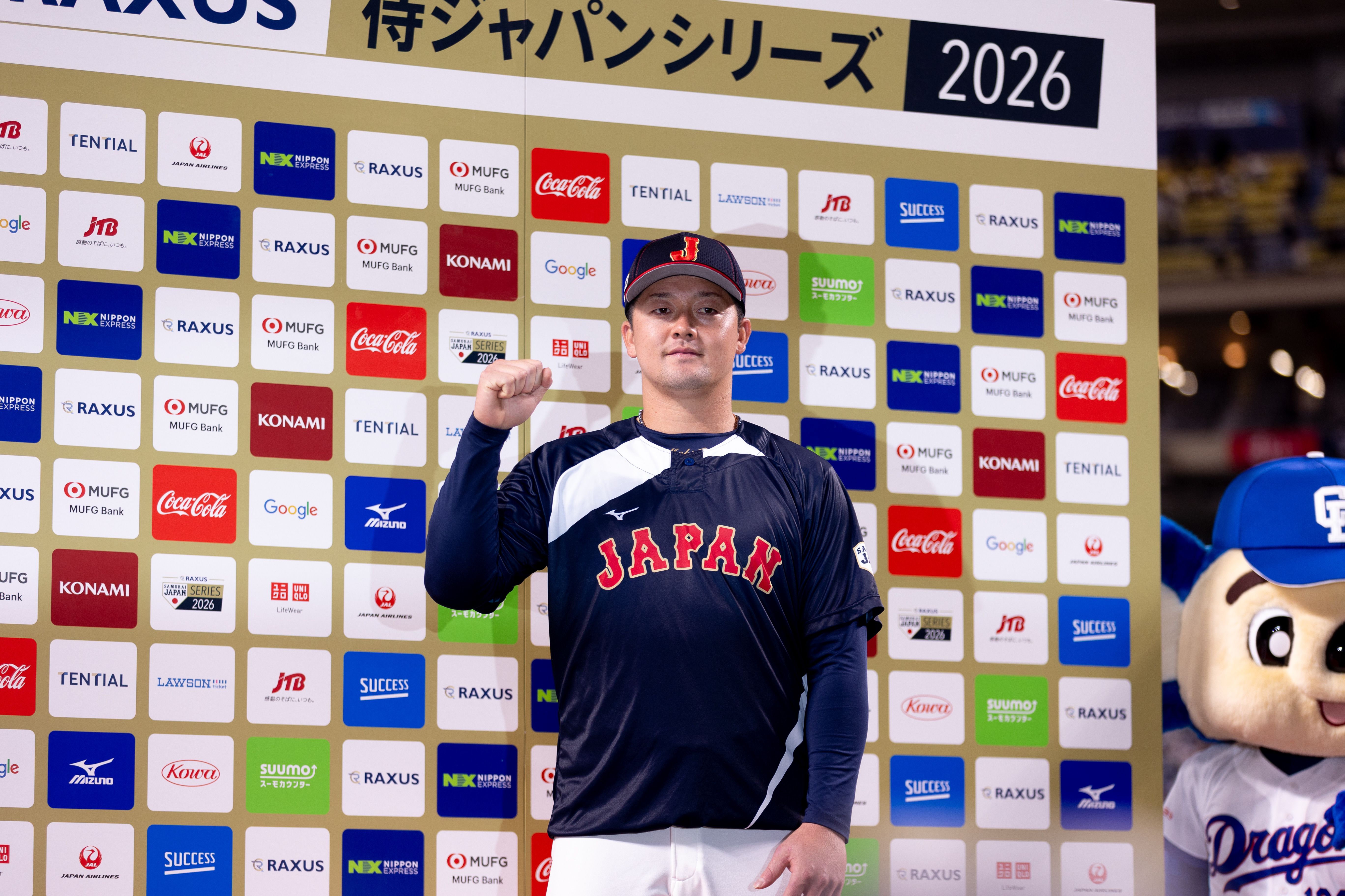 侍ジャパンは序盤の劣勢を跳ね返し、5回の集中打とリリーフ陣の好投で中日に7対3で逆転勝利し、強化試合を連勝で終えた。丁勤紜攝