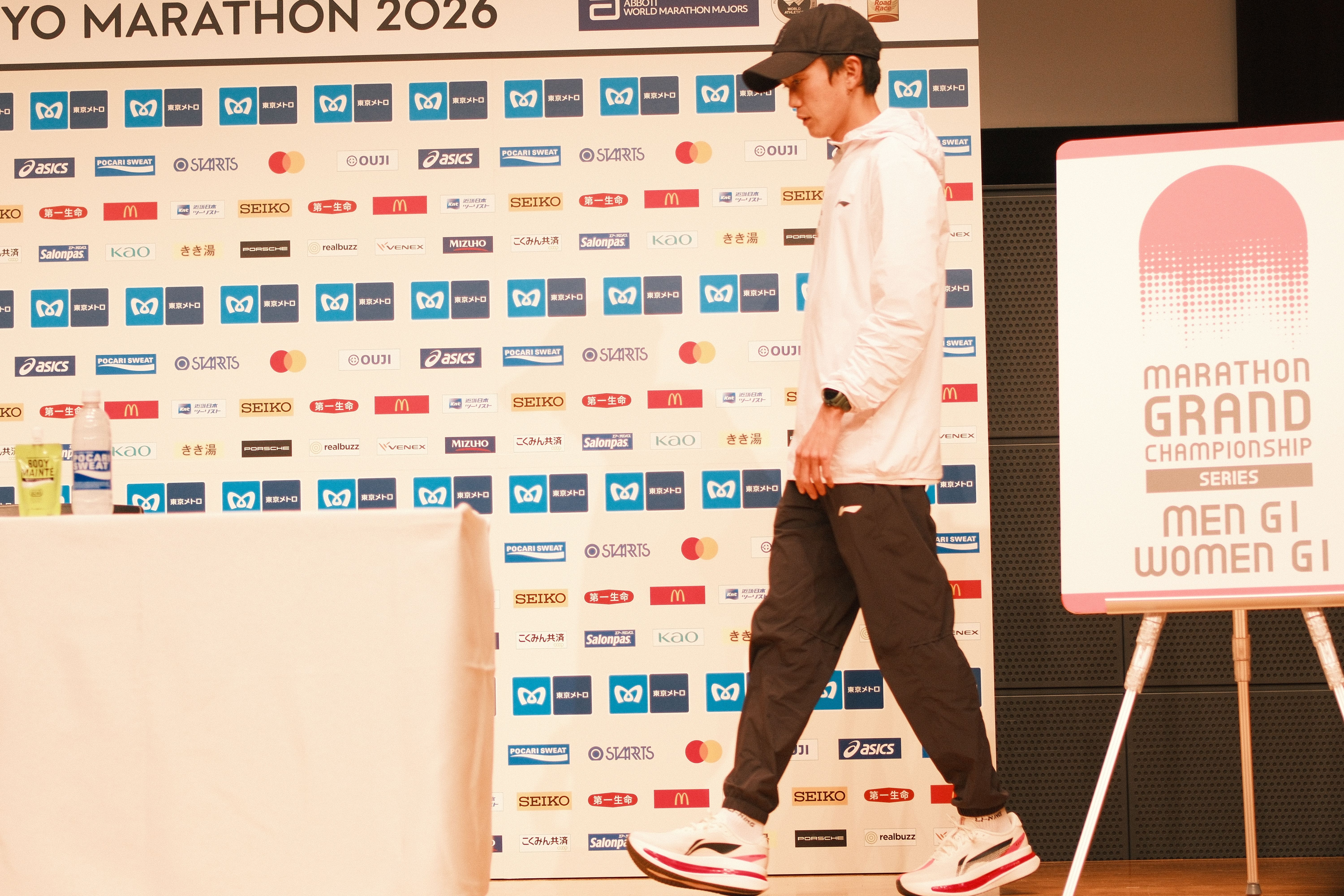 大迫傑が台湾ファンの声援が響く2026年東京マラソンで日本人トップとなり、レース後には「日本人トップ」という枠組みを超えた世界基準の強化を訴えた。（Crystel＠curii.ooo攝影）