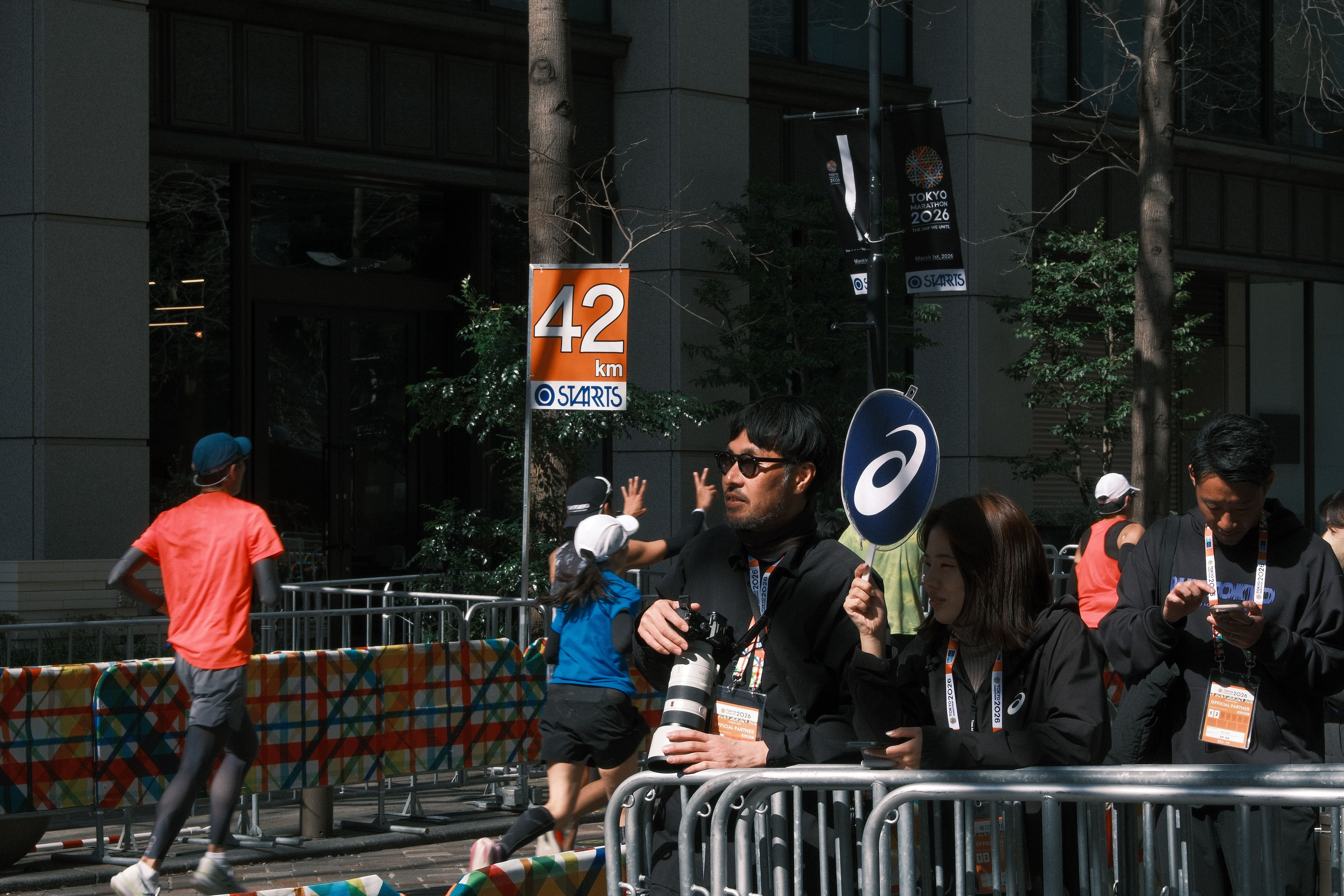 大迫傑が台湾ファンの声援が響く2026年東京マラソンで日本人トップとなり、レース後には「日本人トップ」という枠組みを超えた世界基準の強化を訴えた。（Crystel＠curii.ooo攝影）