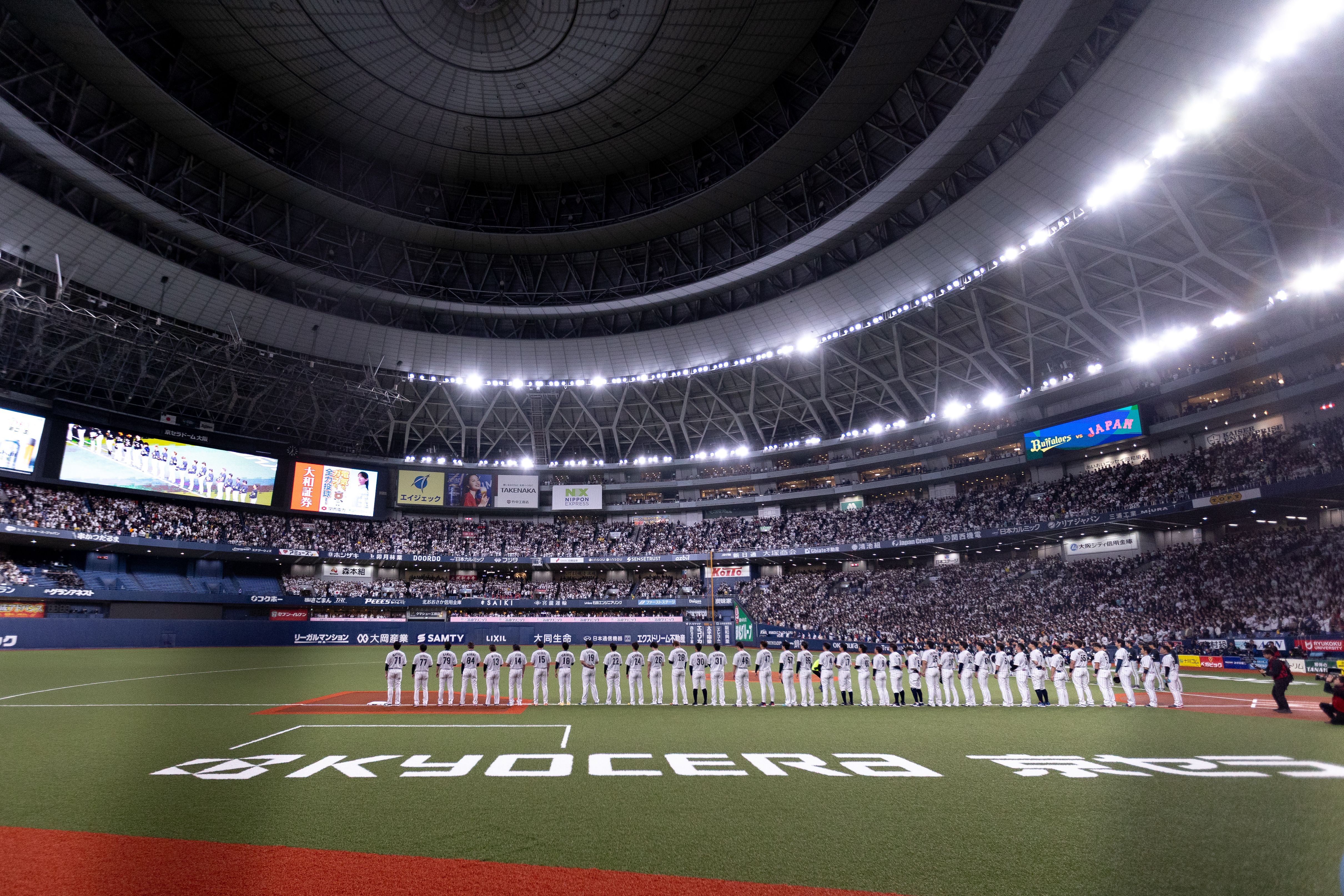 史上最多8名のメジャー組が参戦した侍ジャパンは、オリックスとの強化試合で3－4と競り負け、WBC連覇に向けたチーム作りの難しさに直面した。丁勤紜