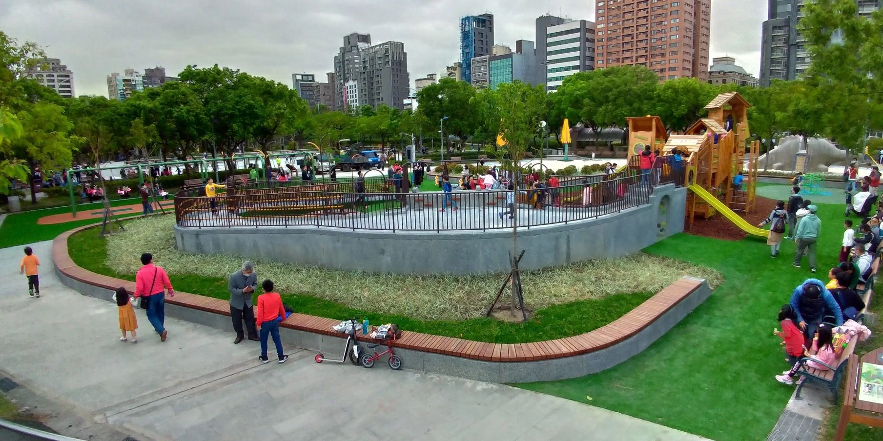 2026全台十大特色公園推薦：大安森林公園。（圖／取自共融式遊戲場）