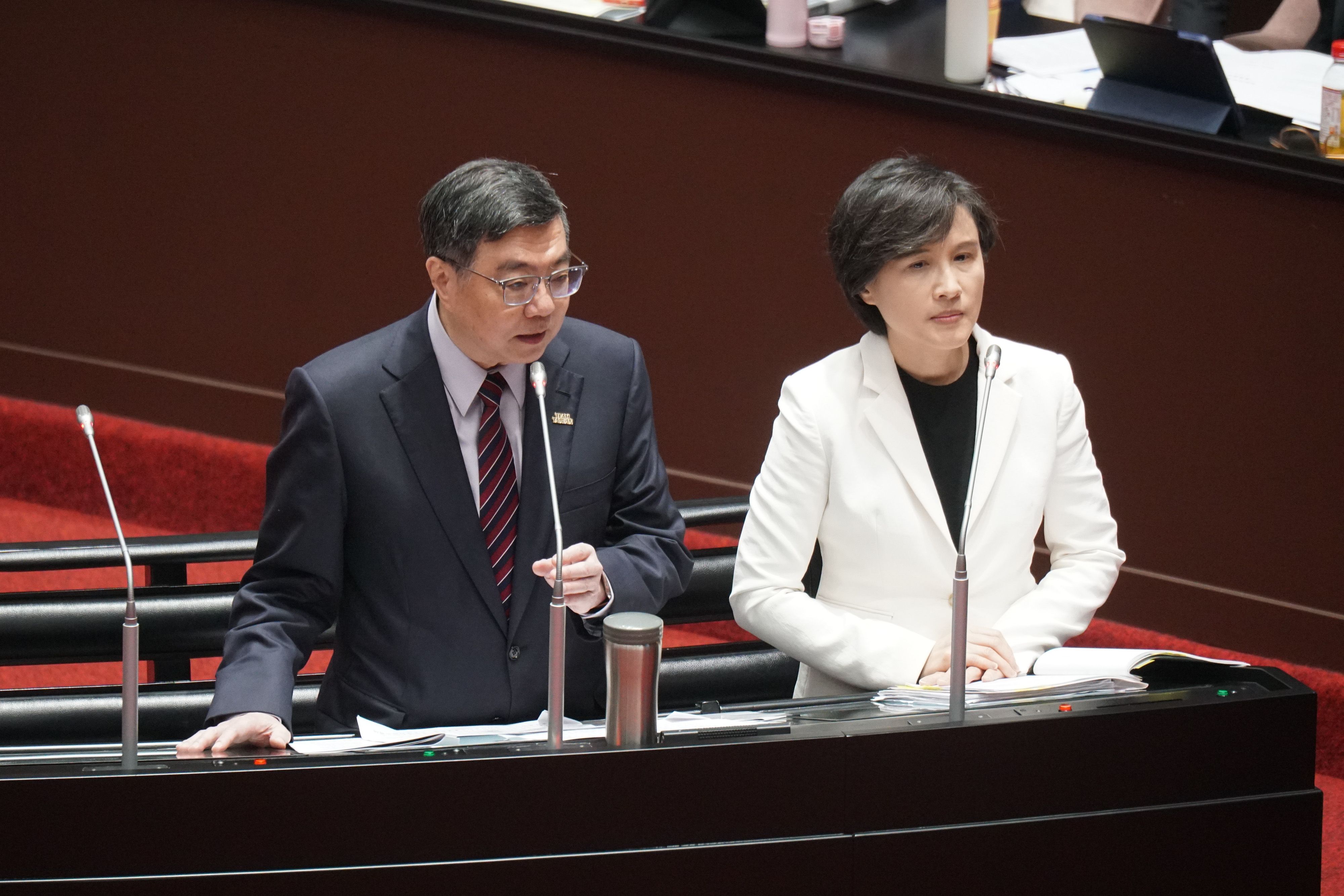 20260303-左起行政院長卓榮泰、副院長鄭麗君就台美關稅談判備詢。（蔡親傑攝）