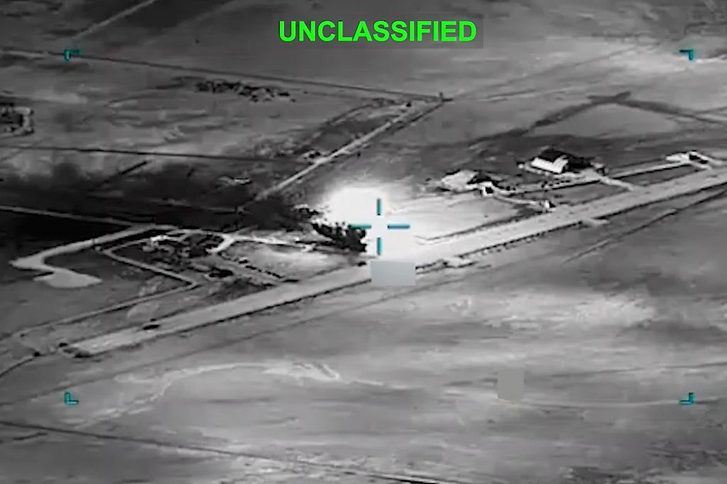 美軍中央司令部對伊朗軍事基地進行轟炸。（美聯社）