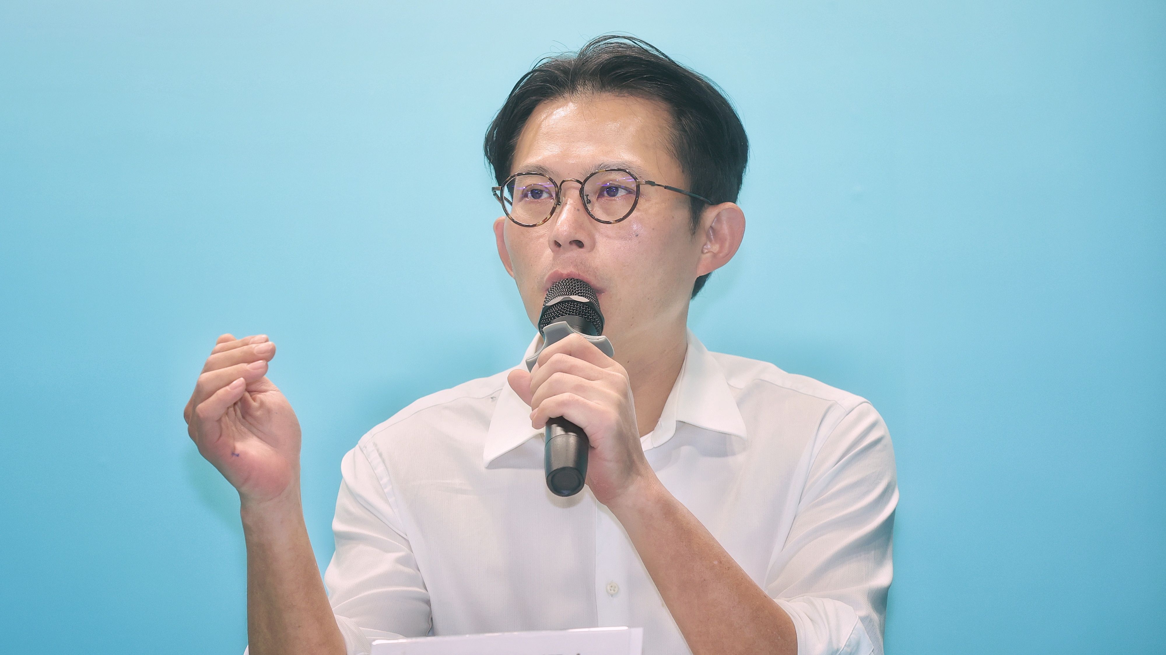 20260304-民眾黨主席黃國昌4日召開「中央延宕跳票 新北自己來做」記者會。（柯承惠攝）