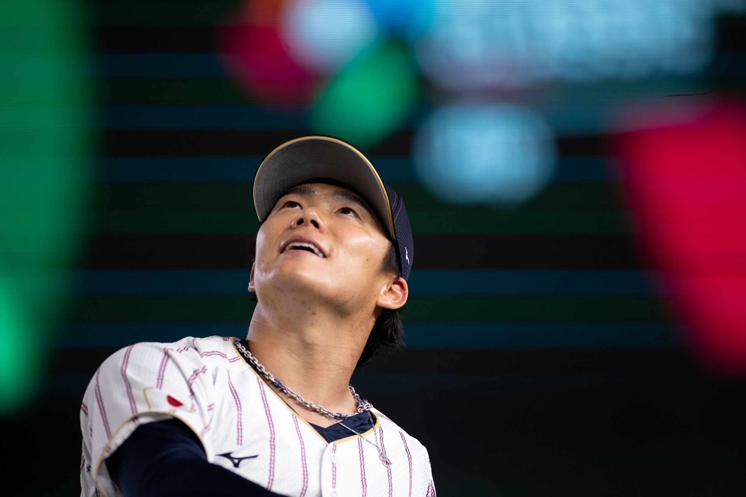 WBC初戦の台湾戦に山本由伸が先発登板し、大谷翔平は台湾の野球への情熱と成長を高く評価した。丁勤紜