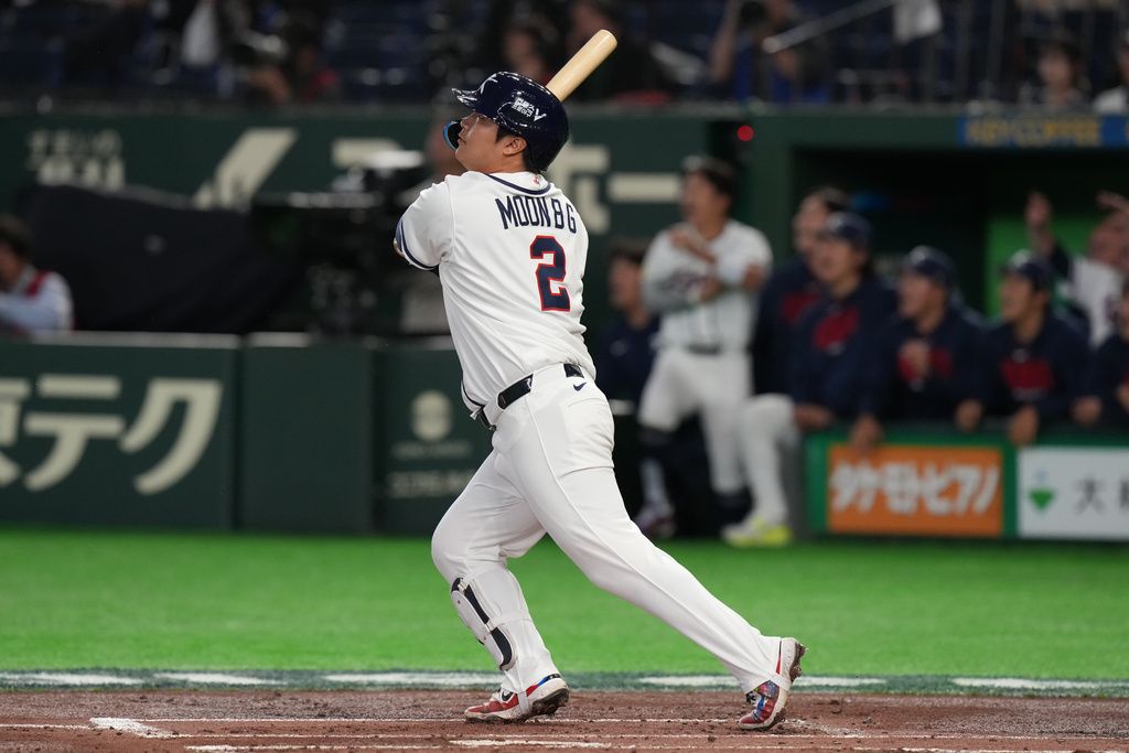 東京巨蛋舉行的世界棒球經典賽C組預賽，南韓重砲手文保景敲出滿貫全壘打。（美聯社）