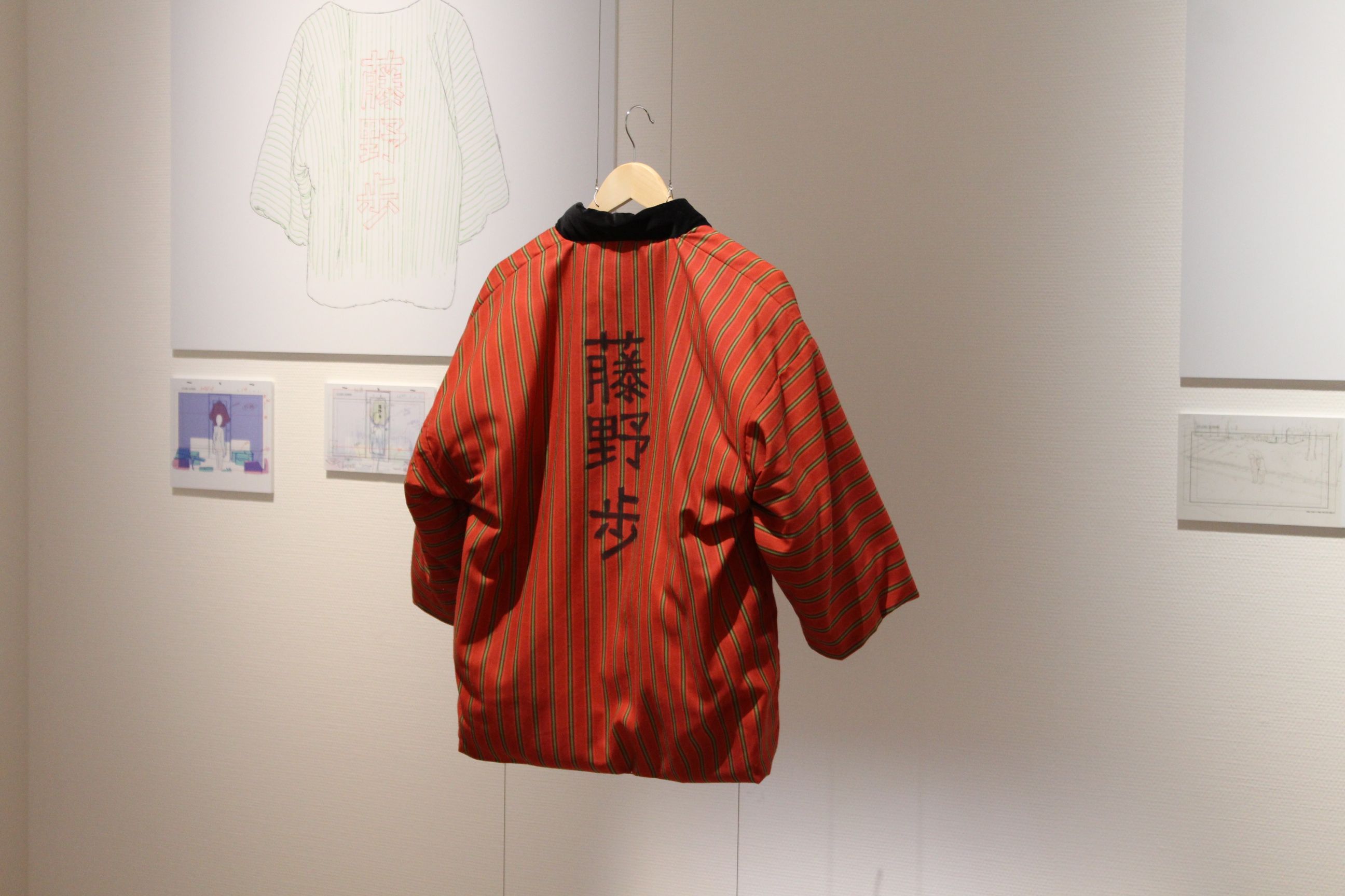 押山清高監督の全面協力により実現した本展は、再現された廊下や膨大な原画を通じて、アニメ制作の過酷さと「描くこと」への純粋な執念を伝えている。© 藤本タツキ／集英社 © 2024「ルックバック」製作委員会 ©「劇場アニメ ルックバック展」実行委員会/黃信維攝