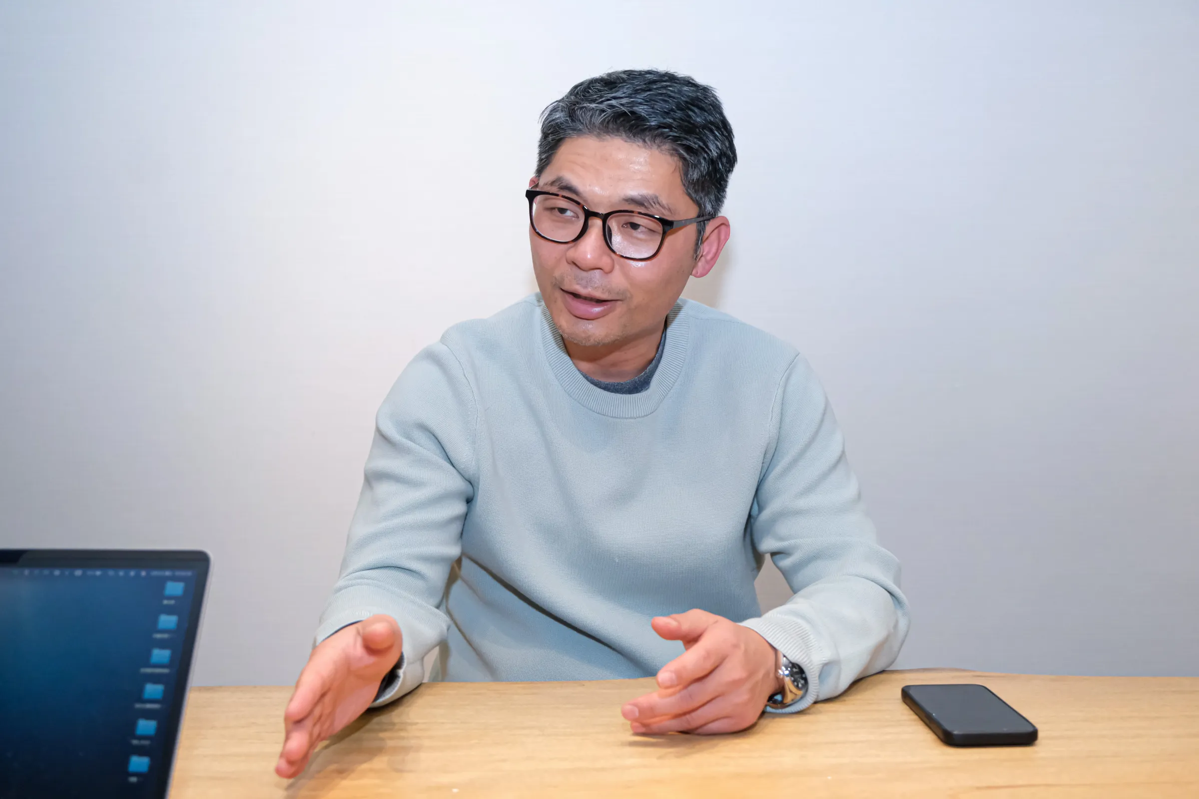 Former KMT legislator Jason Hsu speaks to Storm Media on March 6.