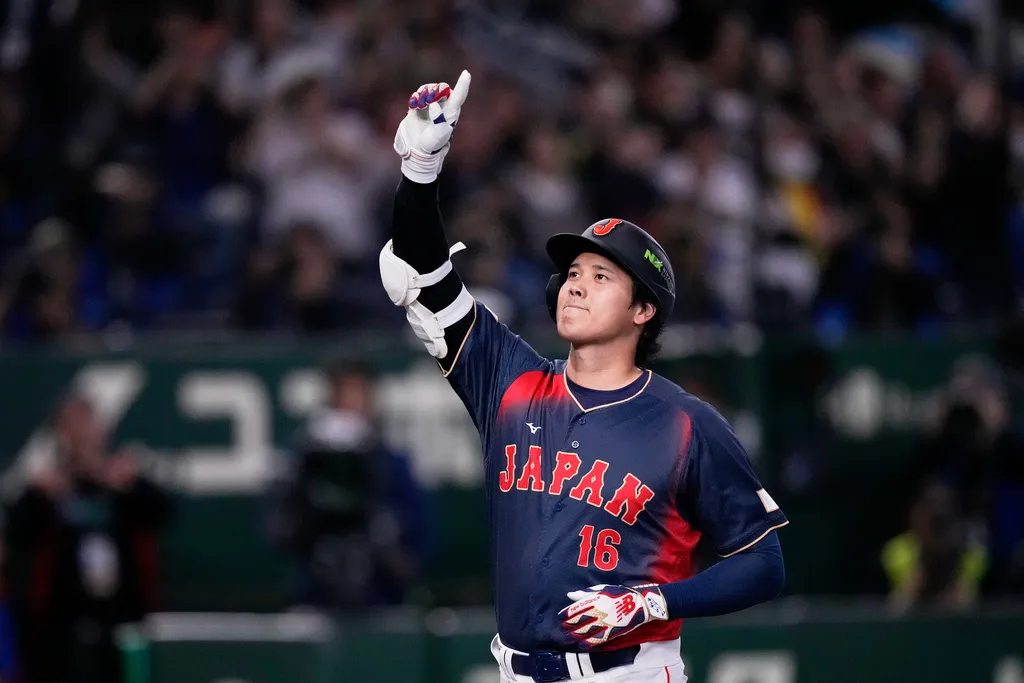 日本打者大谷翔平在二局敲出滿貫全壘打。（美聯社）