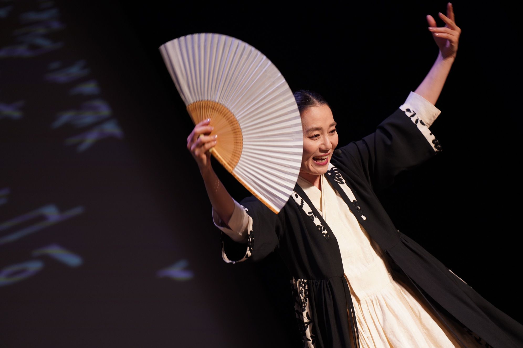 IPKOASON成員歌者金素珍(김소진)現場演唱盤索里，舉手投足間散發出十足的戲劇張力。（圖／國立傳統藝術中心提供）