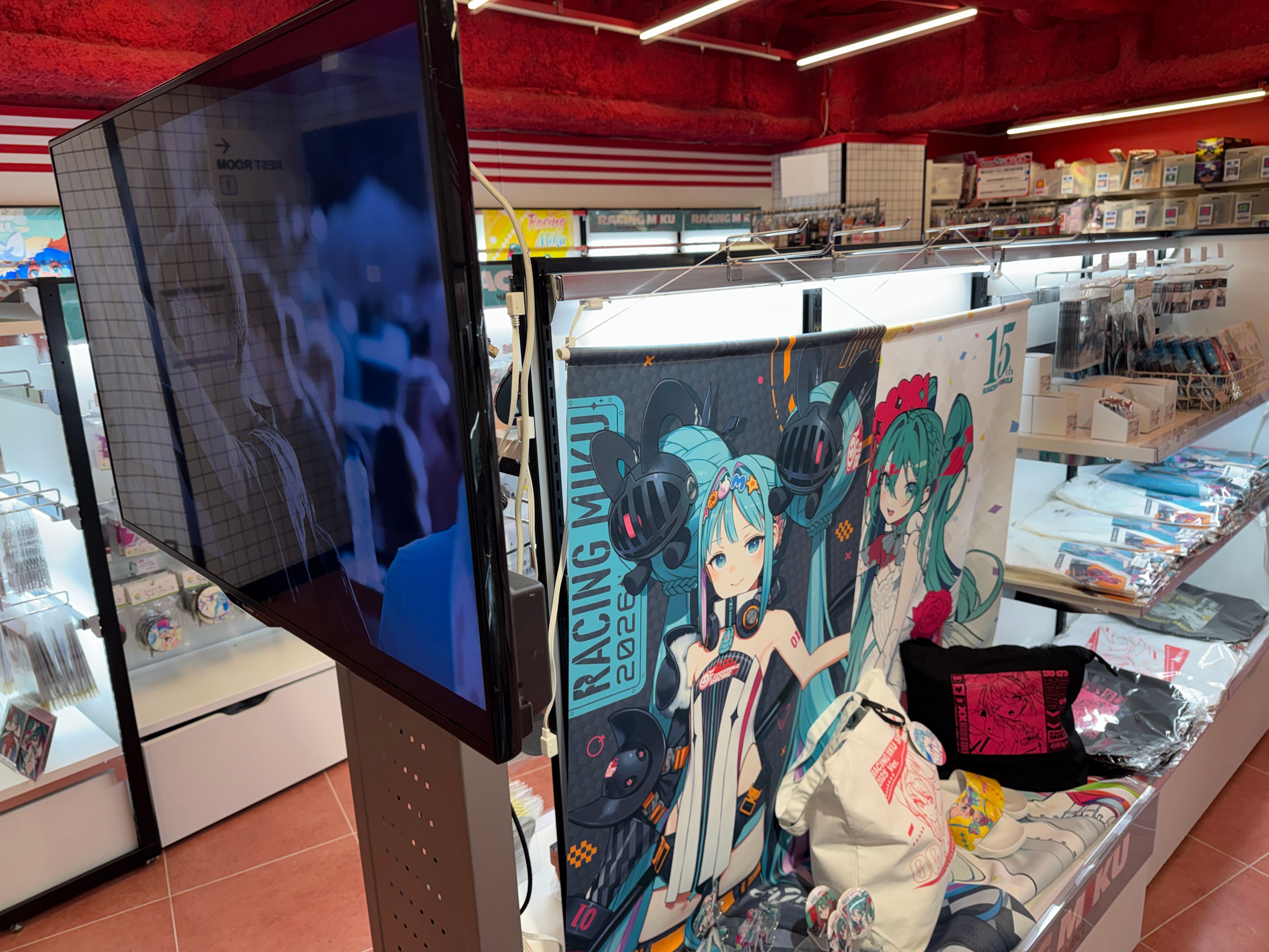 GENDA GiGOは池袋において総本店と3つのコンセプト店舗を連動させ、国内外の多様なニーズに応える次世代のエンターテインメント空間を確立している。黃信維攝