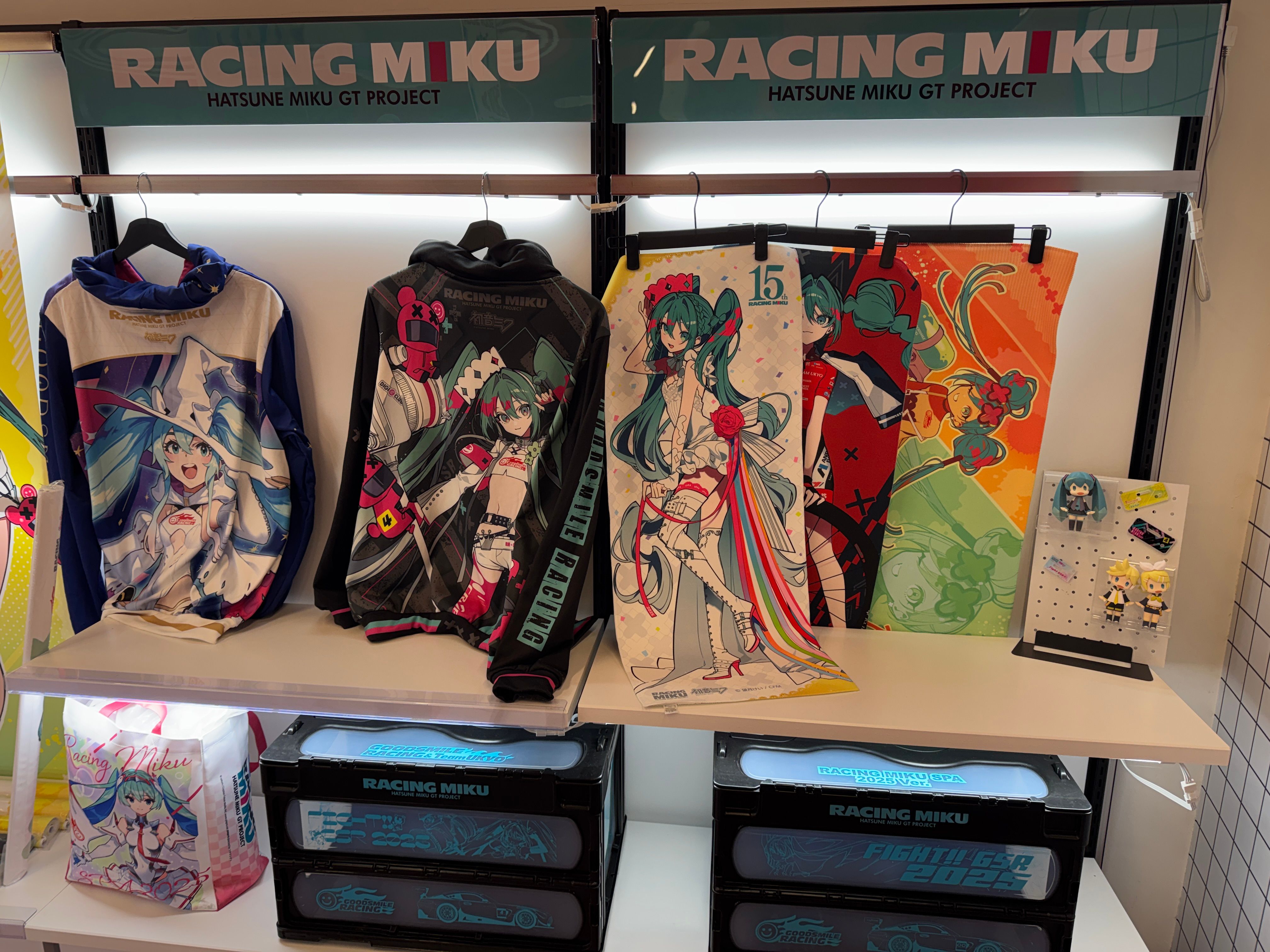 GENDA GiGOは池袋において総本店と3つのコンセプト店舗を連動させ、国内外の多様なニーズに応える次世代のエンターテインメント空間を確立している。黃信維攝