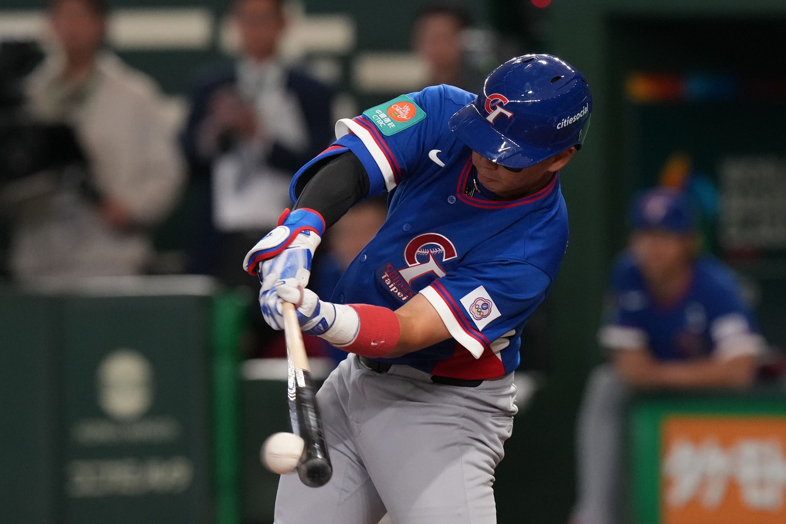 2026年3月8日,鄭宗哲對韓國揮出安打。(美聯社)