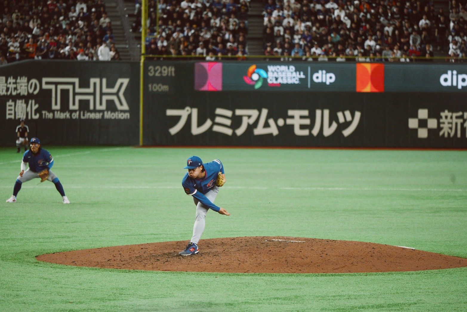 台湾代表が張育成、鄭宗哲、スチュアート・フェアチャイルドの3本塁打とチームの強い結束力によりWBCで韓国から歴史的初勝利を挙げ、曾豪駒監督も「野球とは実に面白い」と選手たちの奮闘を称賛した。（張庭瑜/攝）