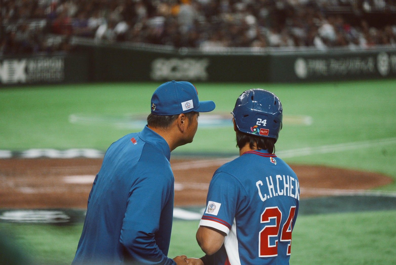 台湾代表が張育成、鄭宗哲、スチュアート・フェアチャイルドの3本塁打とチームの強い結束力によりWBCで韓国から歴史的初勝利を挙げ、曾豪駒監督も「野球とは実に面白い」と選手たちの奮闘を称賛した。（張庭瑜/攝）