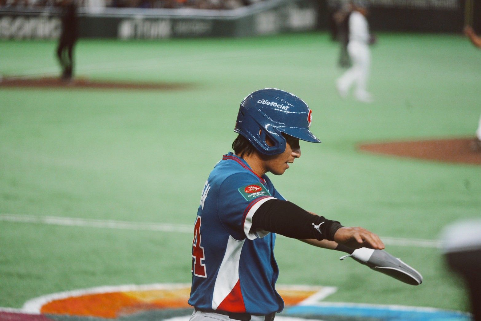 台湾代表が張育成、鄭宗哲、スチュアート・フェアチャイルドの3本塁打とチームの強い結束力によりWBCで韓国から歴史的初勝利を挙げ、曾豪駒監督も「野球とは実に面白い」と選手たちの奮闘を称賛した。（張庭瑜/攝）