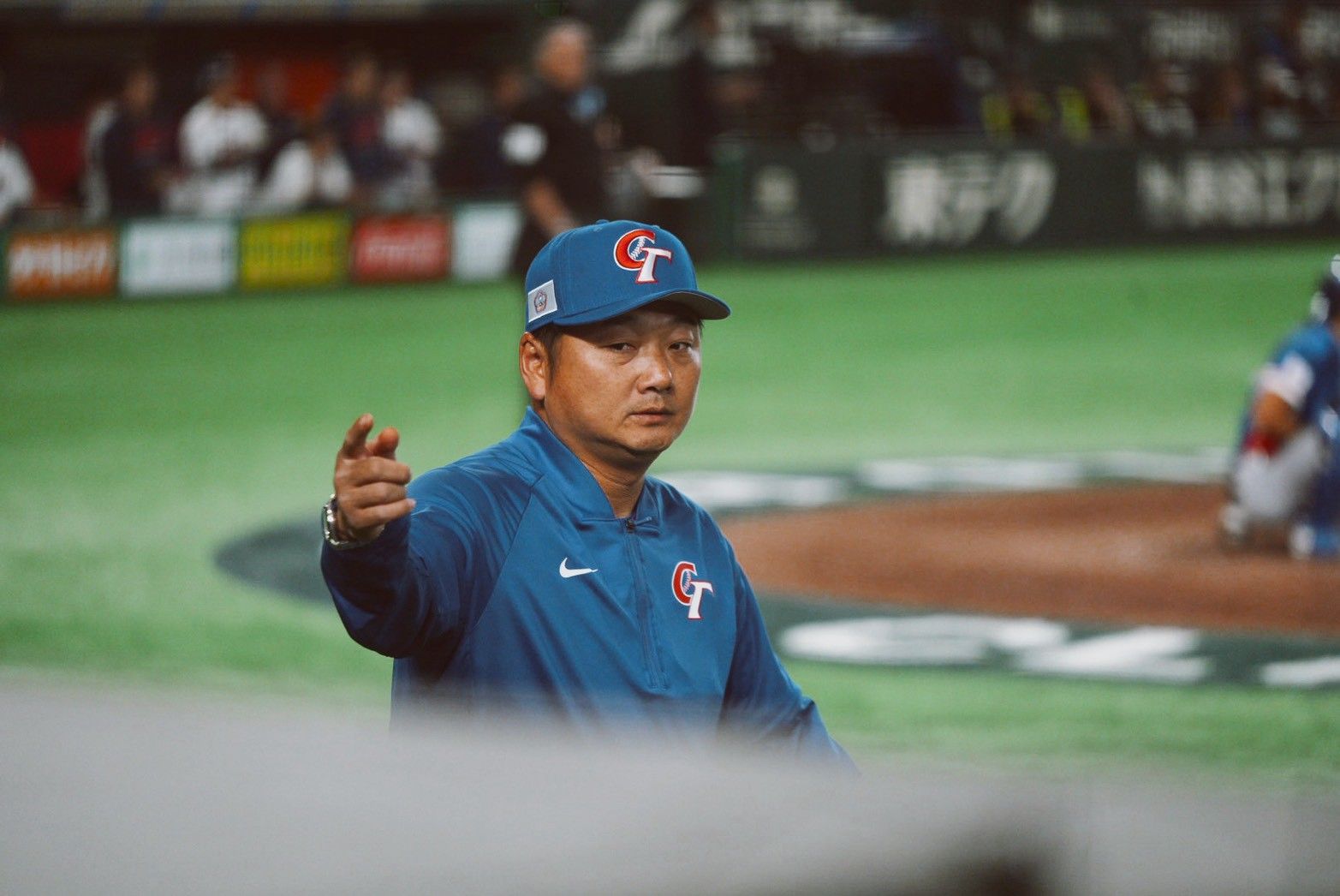 台湾代表が張育成、鄭宗哲、スチュアート・フェアチャイルドの3本塁打とチームの強い結束力によりWBCで韓国から歴史的初勝利を挙げ、曾豪駒監督も「野球とは実に面白い」と選手たちの奮闘を称賛した。（張庭瑜/攝）