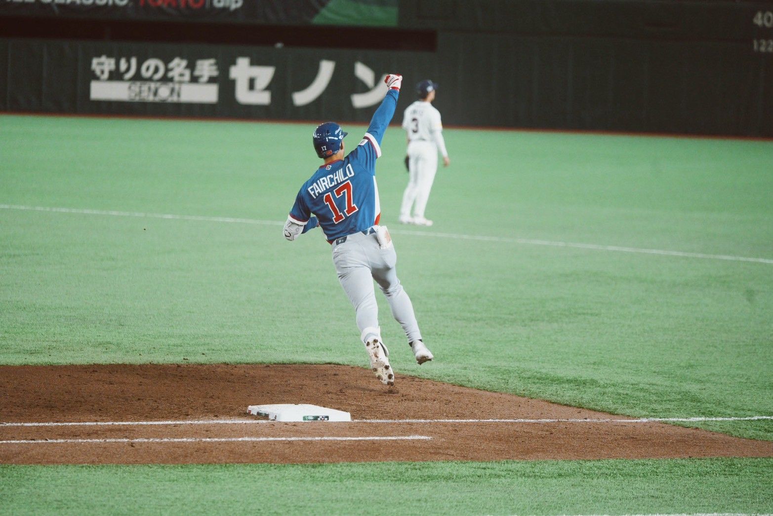 台湾代表が張育成、鄭宗哲、スチュアート・フェアチャイルドの3本塁打とチームの強い結束力によりWBCで韓国から歴史的初勝利を挙げ、曾豪駒監督も「野球とは実に面白い」と選手たちの奮闘を称賛した。（張庭瑜/攝）