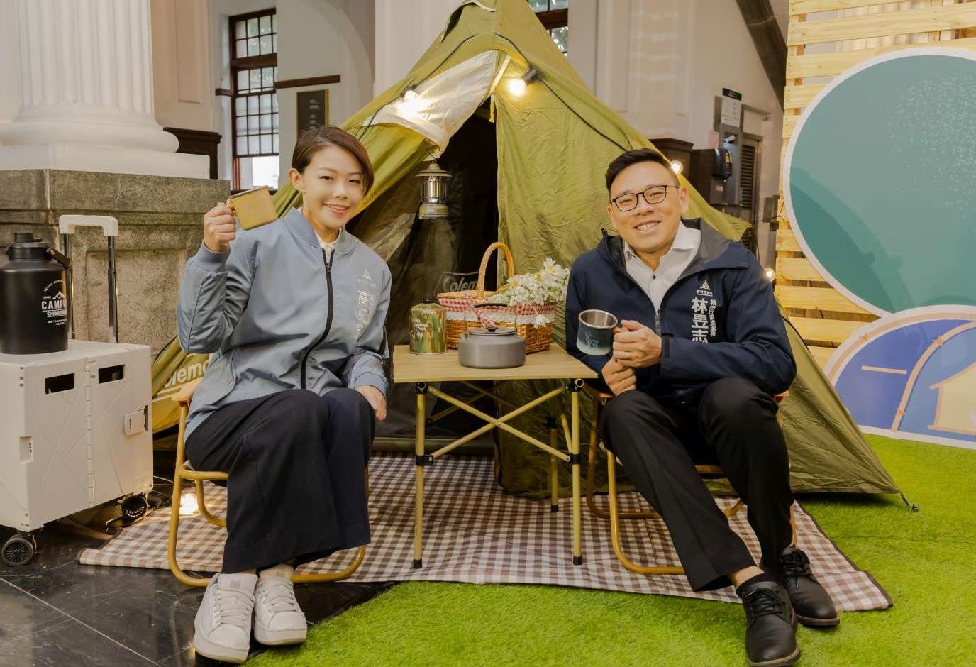 市長高虹安與城銷處長林昱志歡迎民眾邀集親朋好友一起搭帳棚、享受野營時光。（圖／新竹市政府提供）