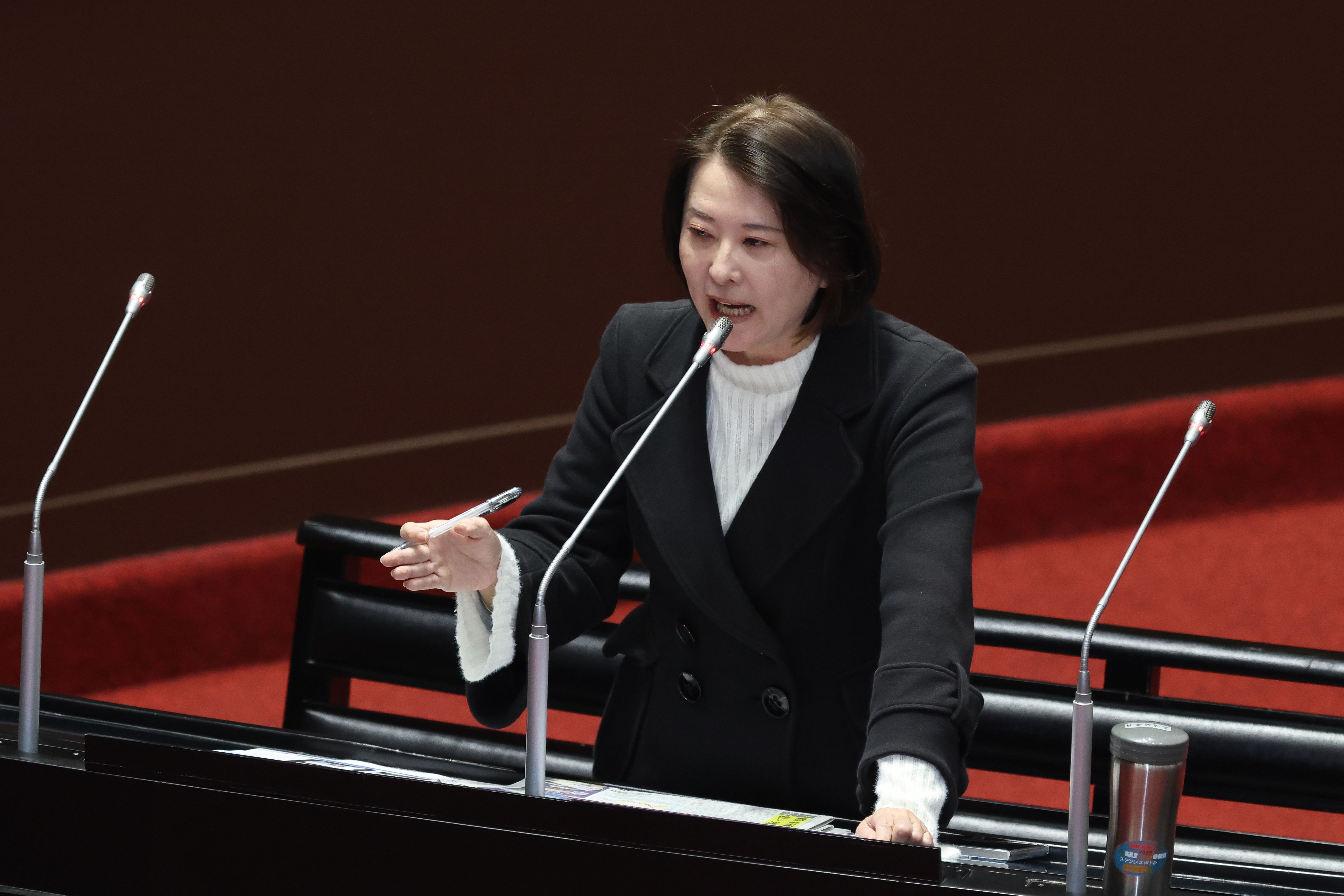 20260310-立法委員王鴻薇與行政院長卓榮泰質詢時激烈爭執。（陳品佑攝）