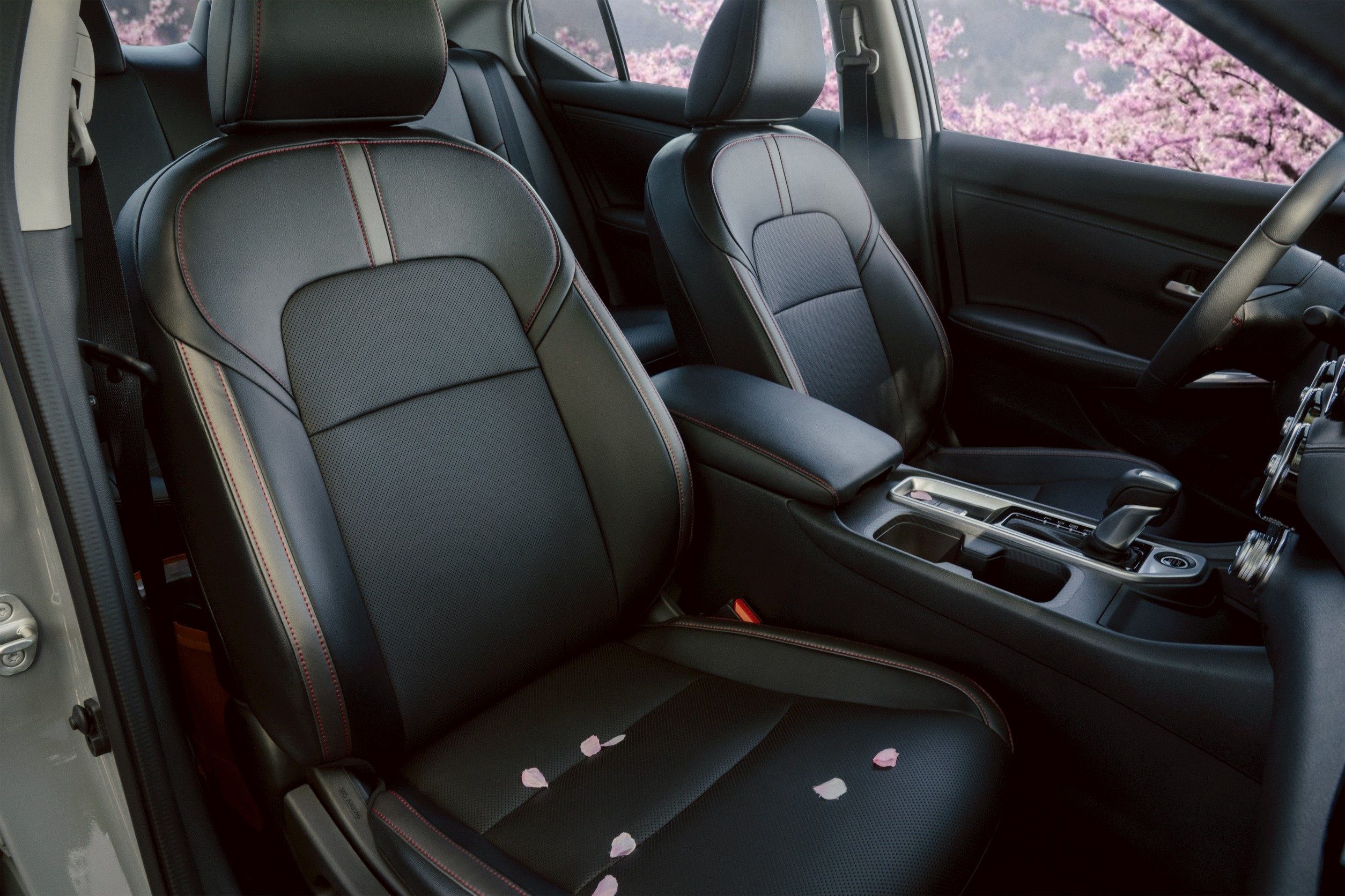 KICKS & SENTRA SAKURA 升級價值7萬元的TAKUMI匠人皮革座椅裱材及雙前座通風座椅。