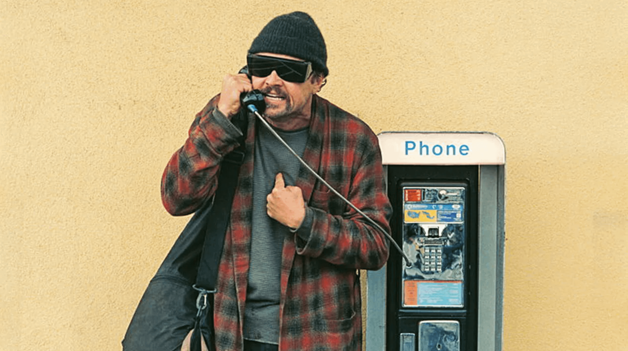 電影《一戰再戰》講述由李奧納多狄卡皮歐飾演的前革命分子巴布（Bob），在隱居16年後，為了從西恩潘飾演的宿敵軍官手中拯救女兒，被迫重返戰場。（圖片來源：IMDb）