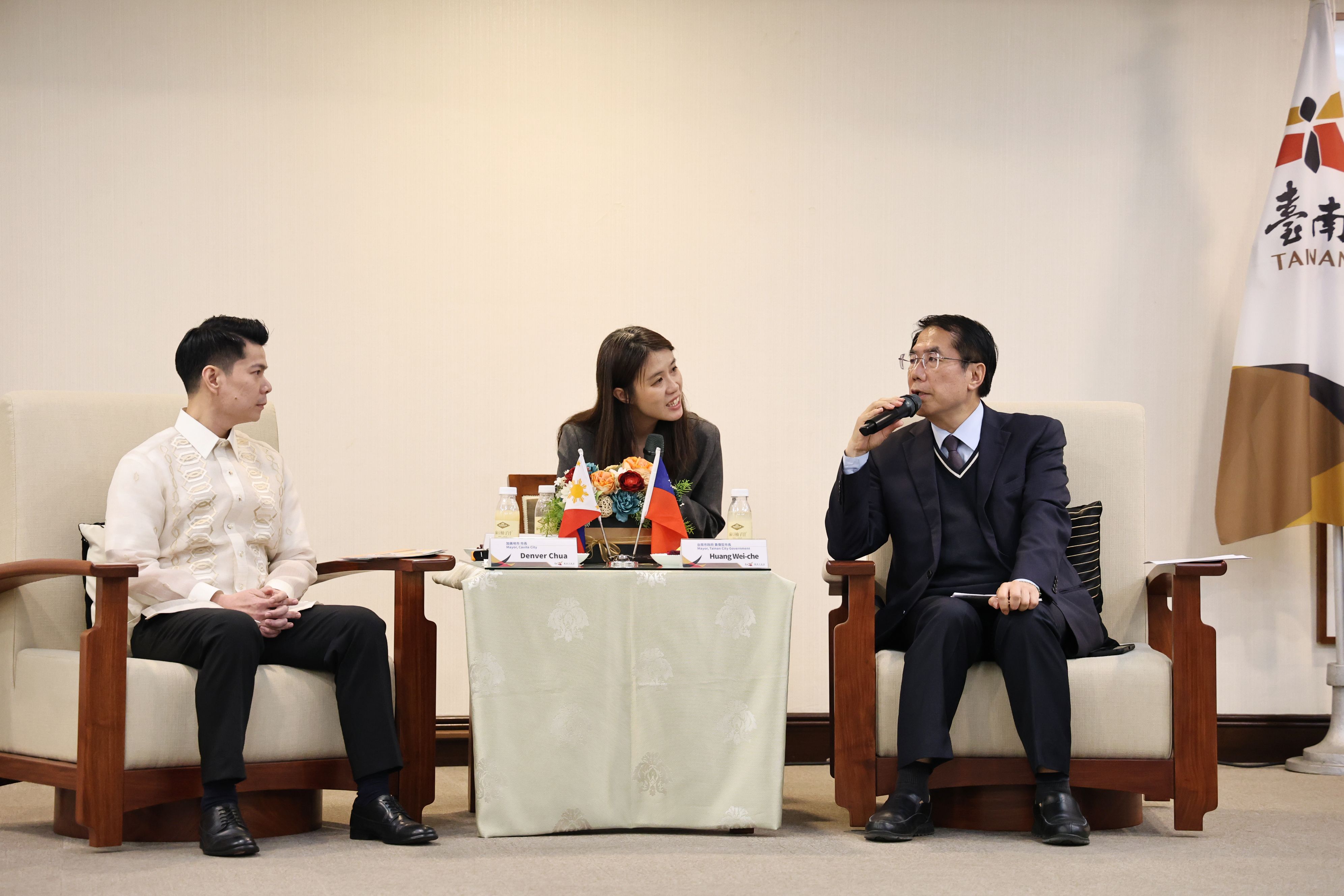 黃偉哲市長歡迎加美地市訪團來到台南。（台南市政府提供）