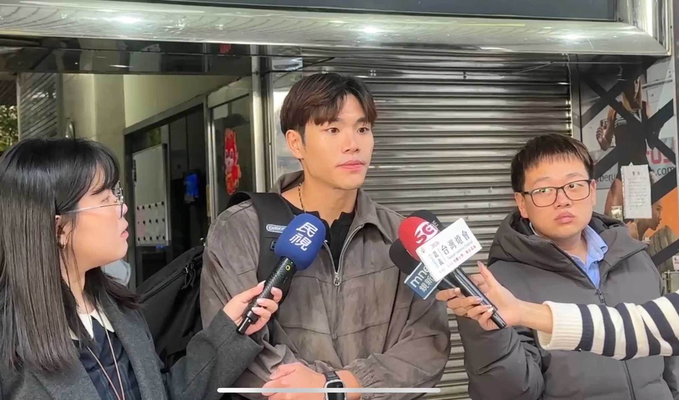 圖說：自由教練Josh受訪時指出，健身房關門大吉，讓學員焦急萬分，深怕辛苦存入的儲值金拿不回來。（圖／臺北市政府法務局提供）