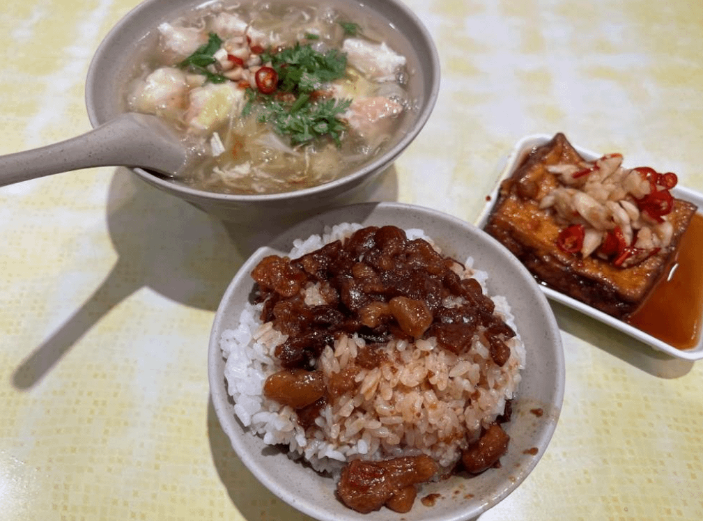 新北三重美食推薦：店小二魯肉飯。（圖／取自google map）