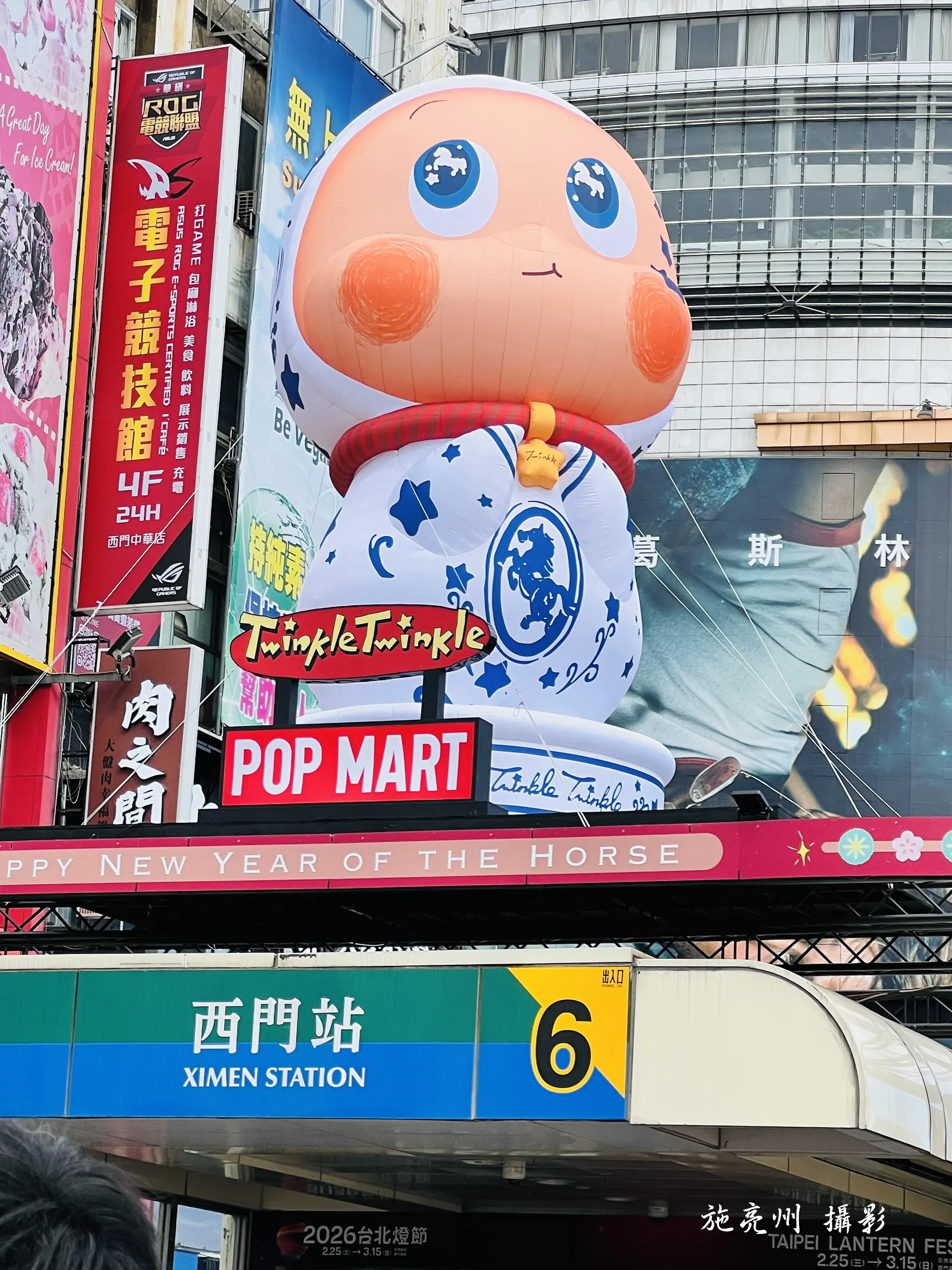 台北燈節引進國外商業 IP，反映文化主體性的缺位。（施亮州攝）